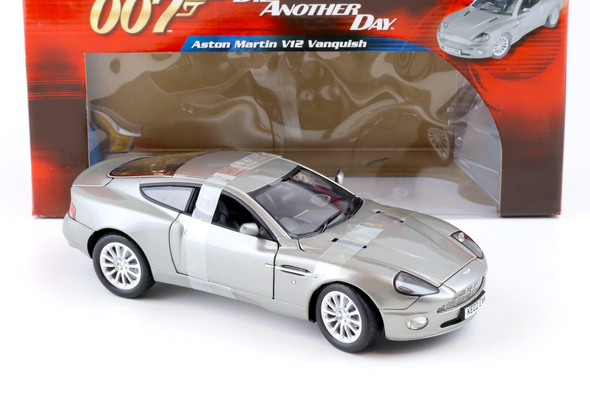 1:18 Joyride ERTL Aston Martin V12 Vanquish James Bond 007 "Die Another Day"