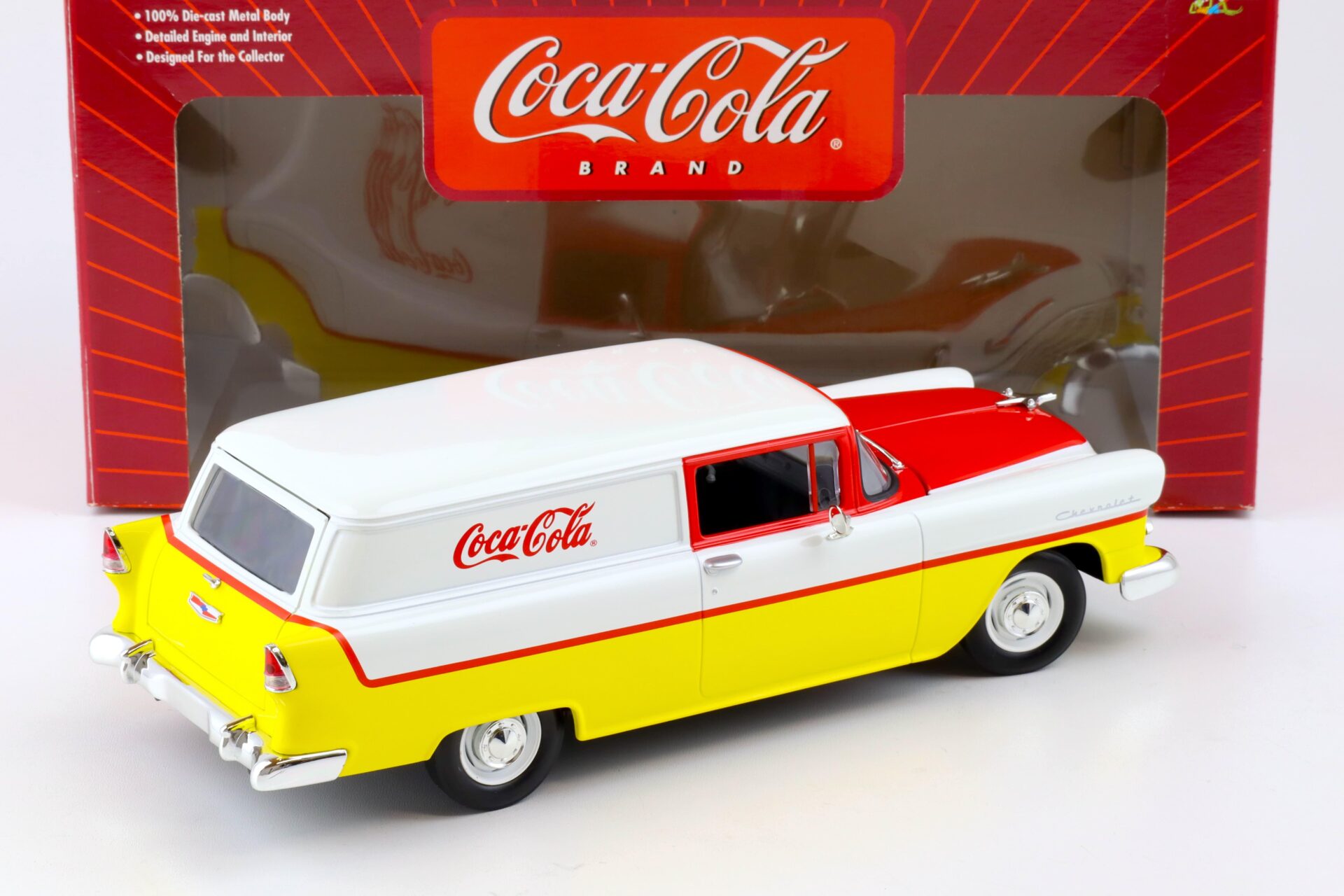 1:18 Johnny Lightning 1955 Chevrolet Sedan Delivery COCA COLA white/ red/ yellow