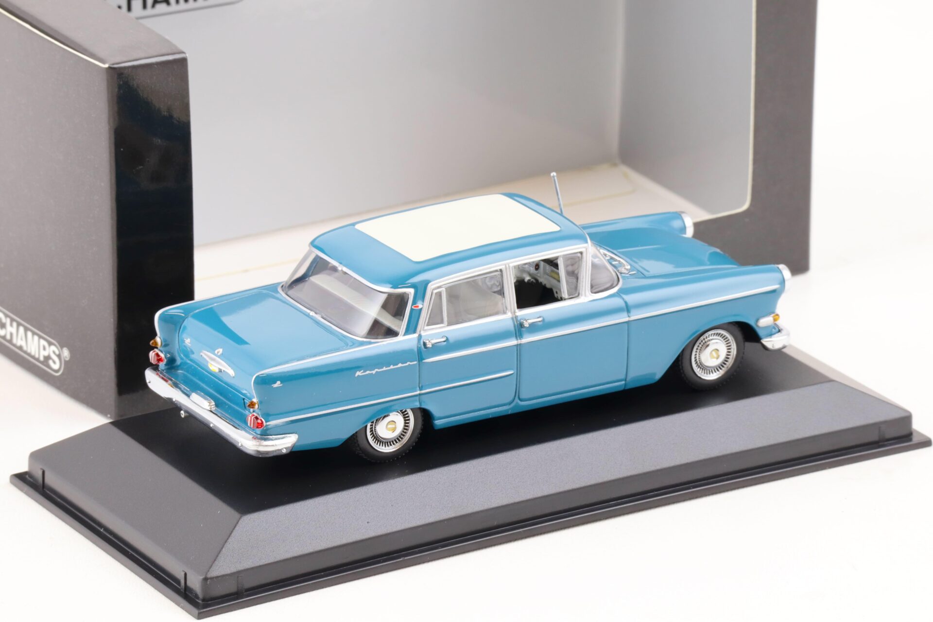 1:43 Minichamps Opel Kapitän 1959-63 Bavaria blue