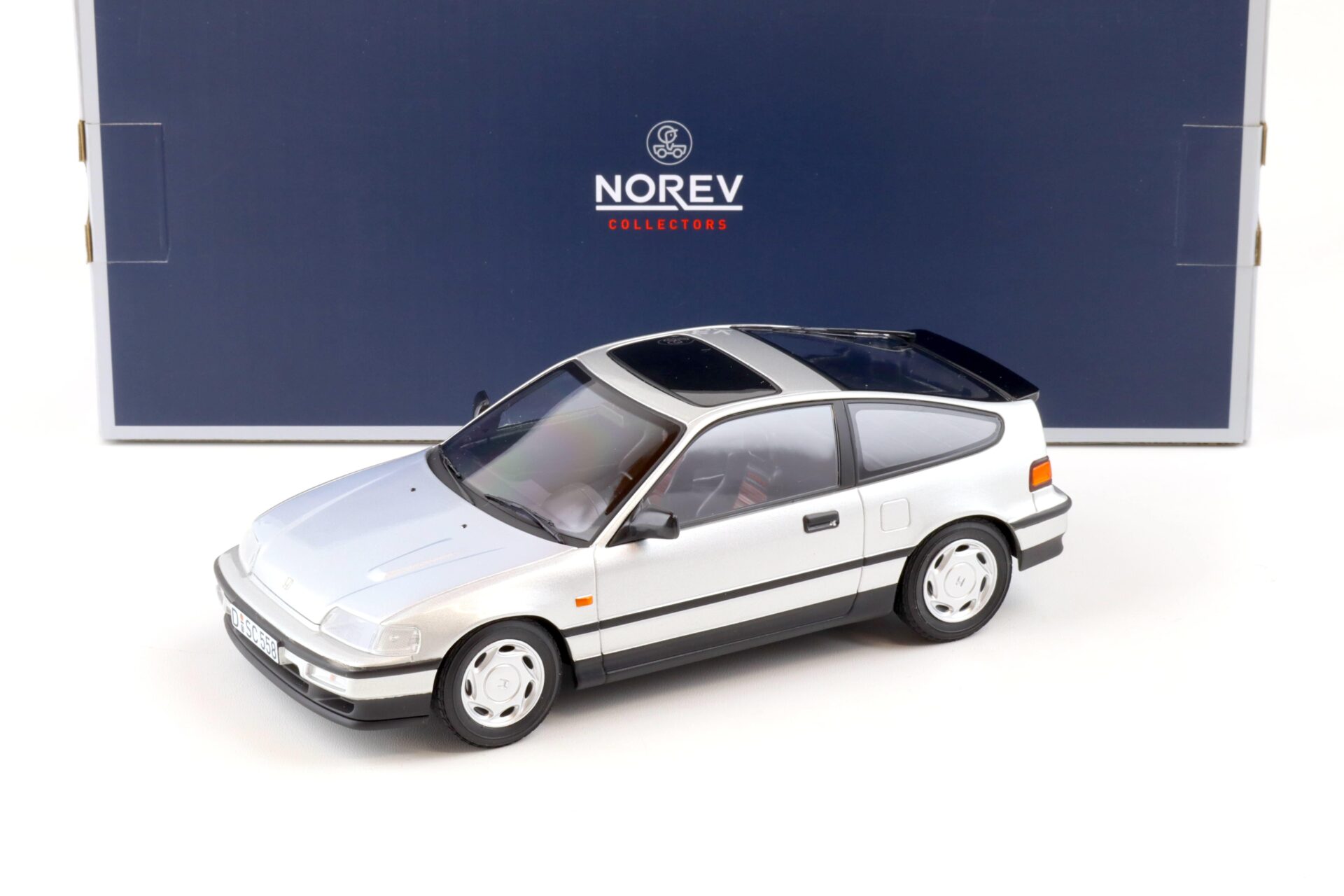 ID 83130 orig.jpg 1:18 Norev Honda CRX 1990 silver