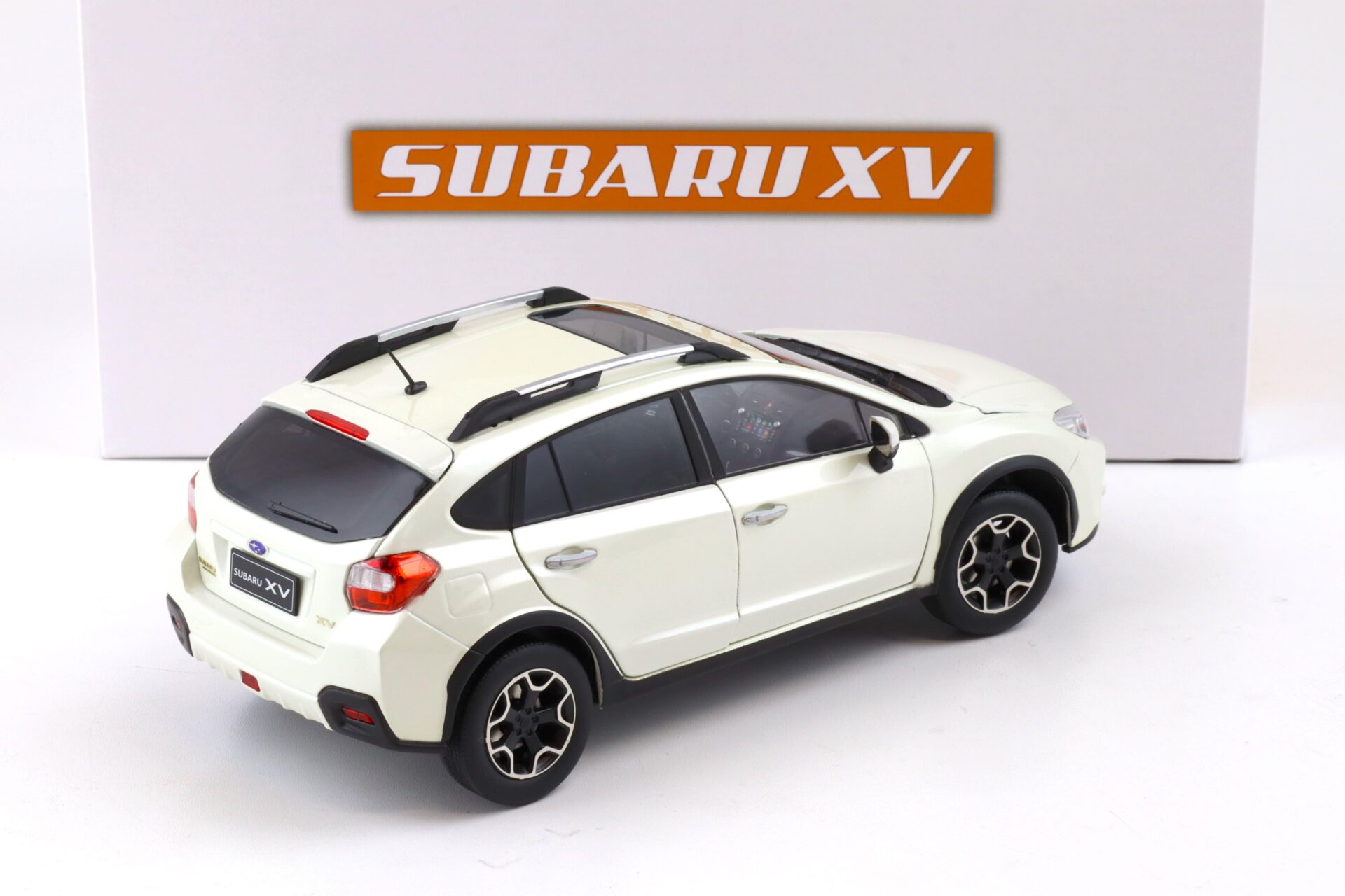 1:18 Sun Star Subaru XV 2014 Crystal white pearl
