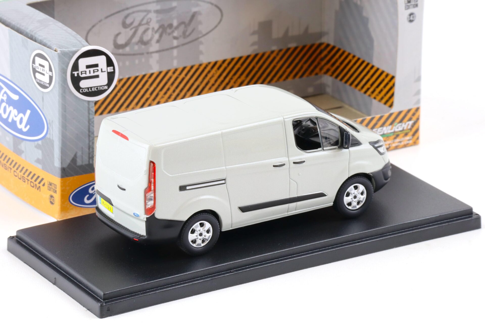 1:43 Greenlight 2016 Ford Transit Custom V362 VAN Kasten moondust silver