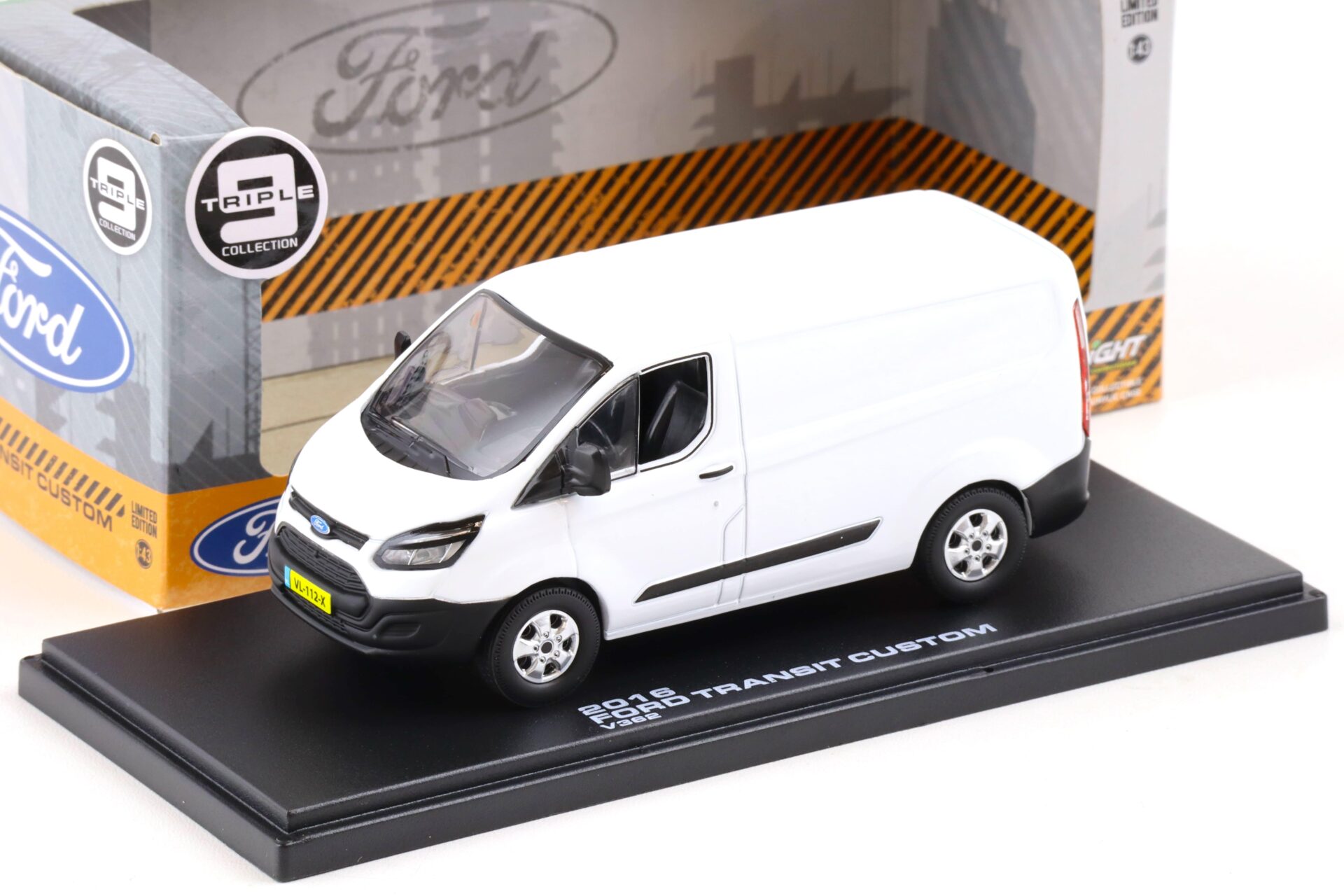 1:43 Greenlight 2016 Ford Transit Custom V362 VAN Kasten frozen white
