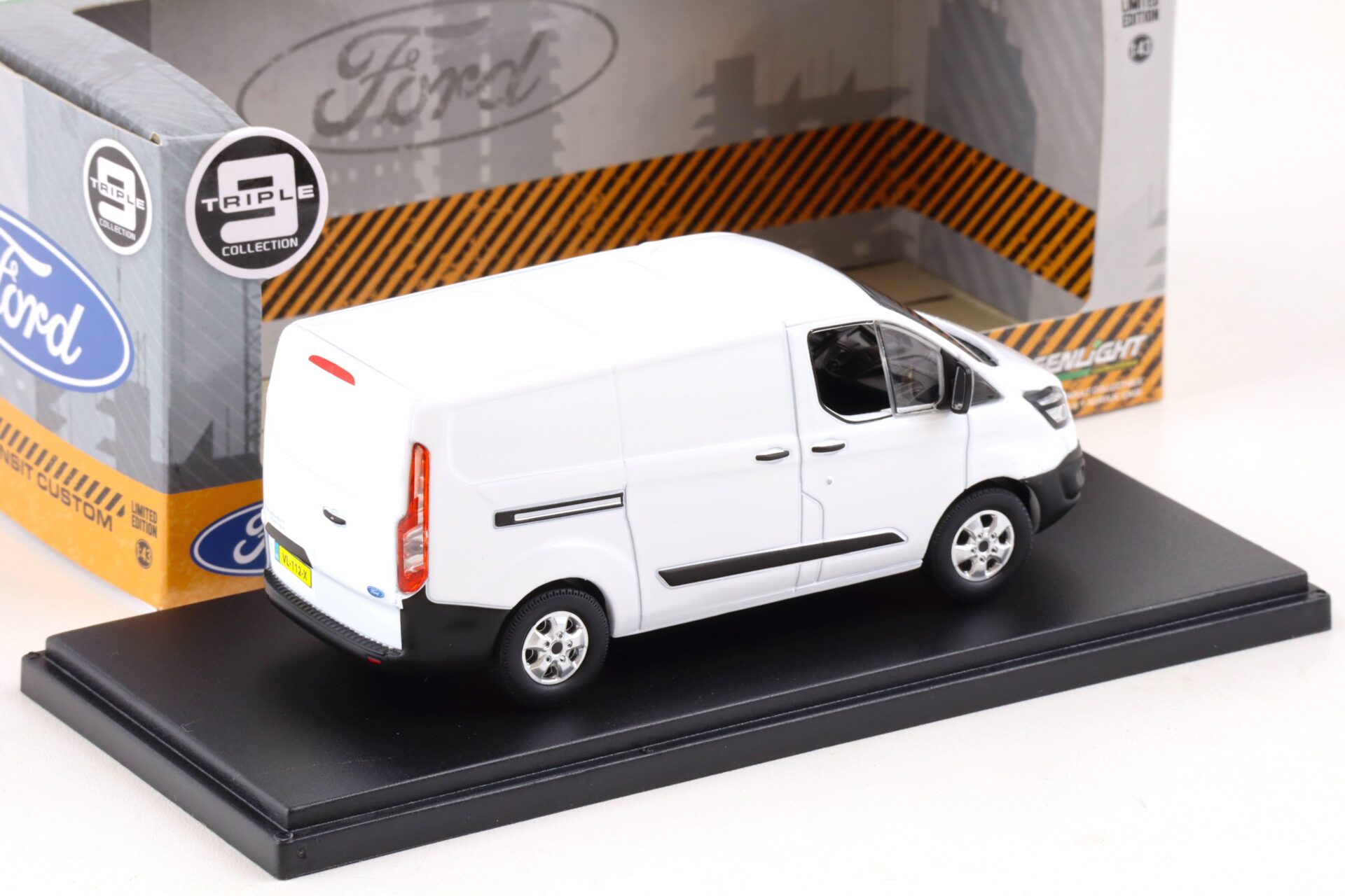 1:43 Greenlight 2016 Ford Transit Custom V362 VAN Kasten frozen white