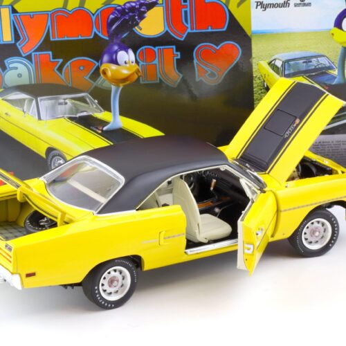1:18 GMP 1970 Plymouth Road Runner The Loved Bird Air Grabber Figure yellow/ black