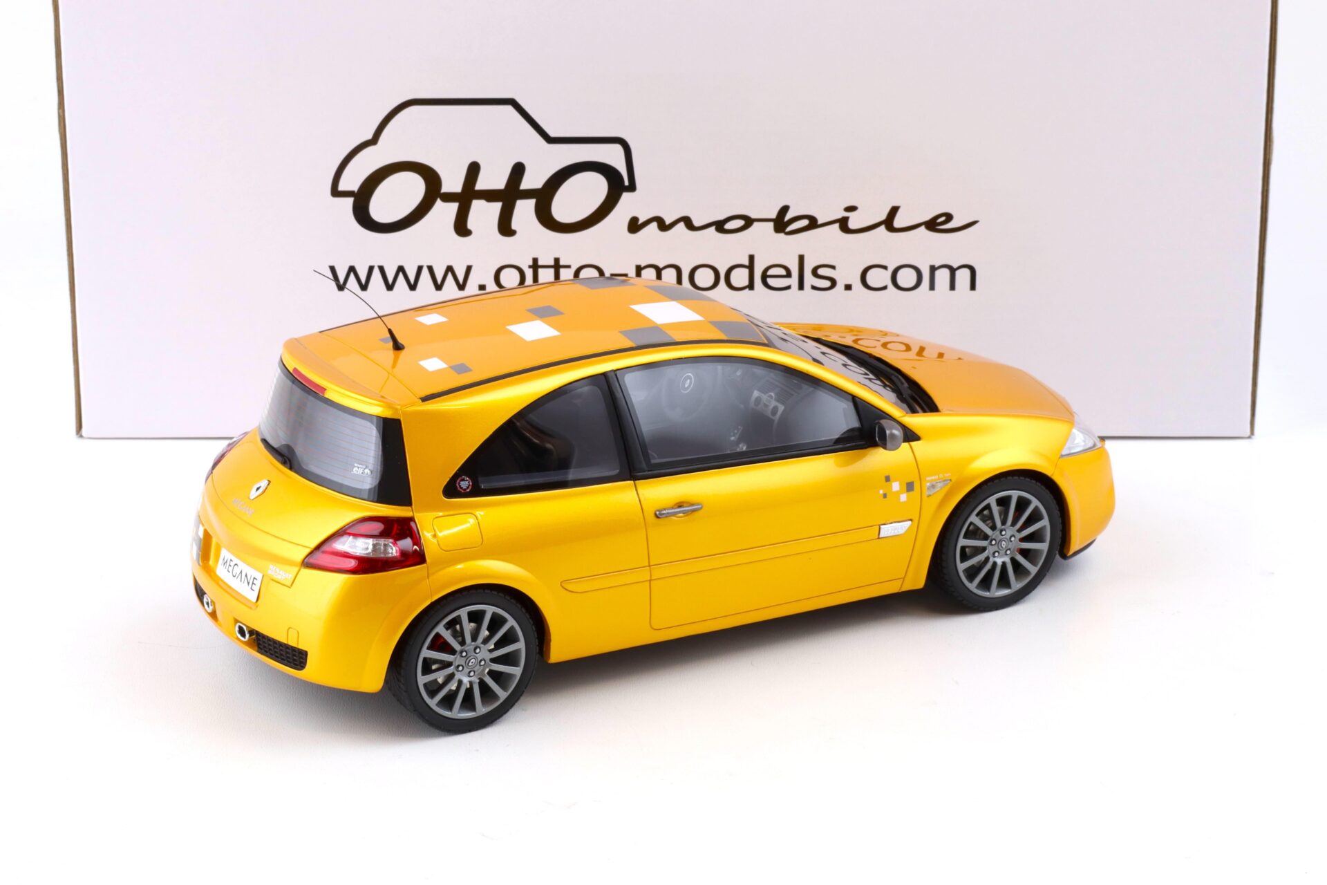 1:18 OTTO mobile OT914 Renault Megane RS Phase 2 Renault F1 Team Edition yellow