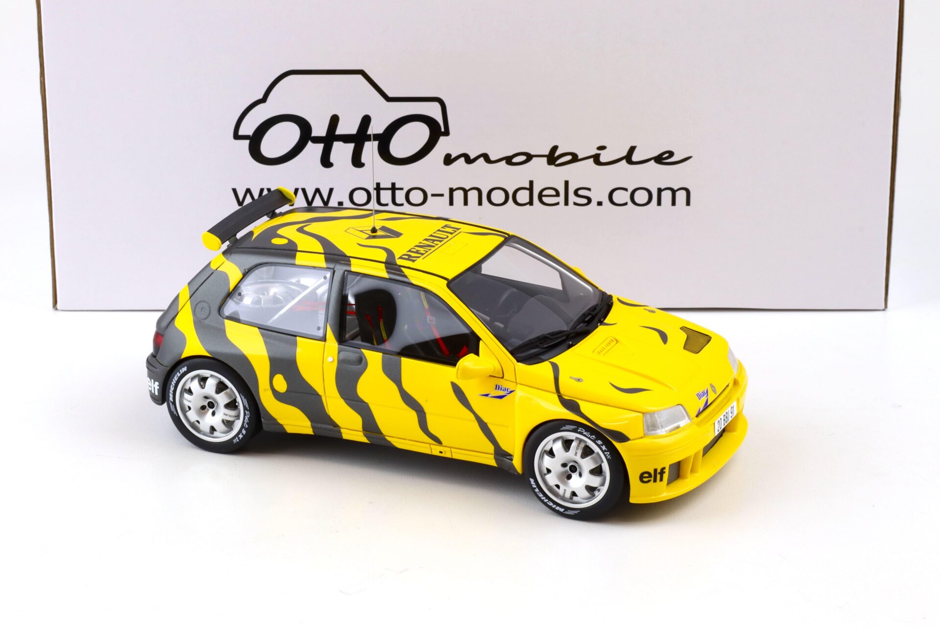 1:18 OTTO mobile OT822 Renault Clio Maxi Presentation 1995 black/ yellow