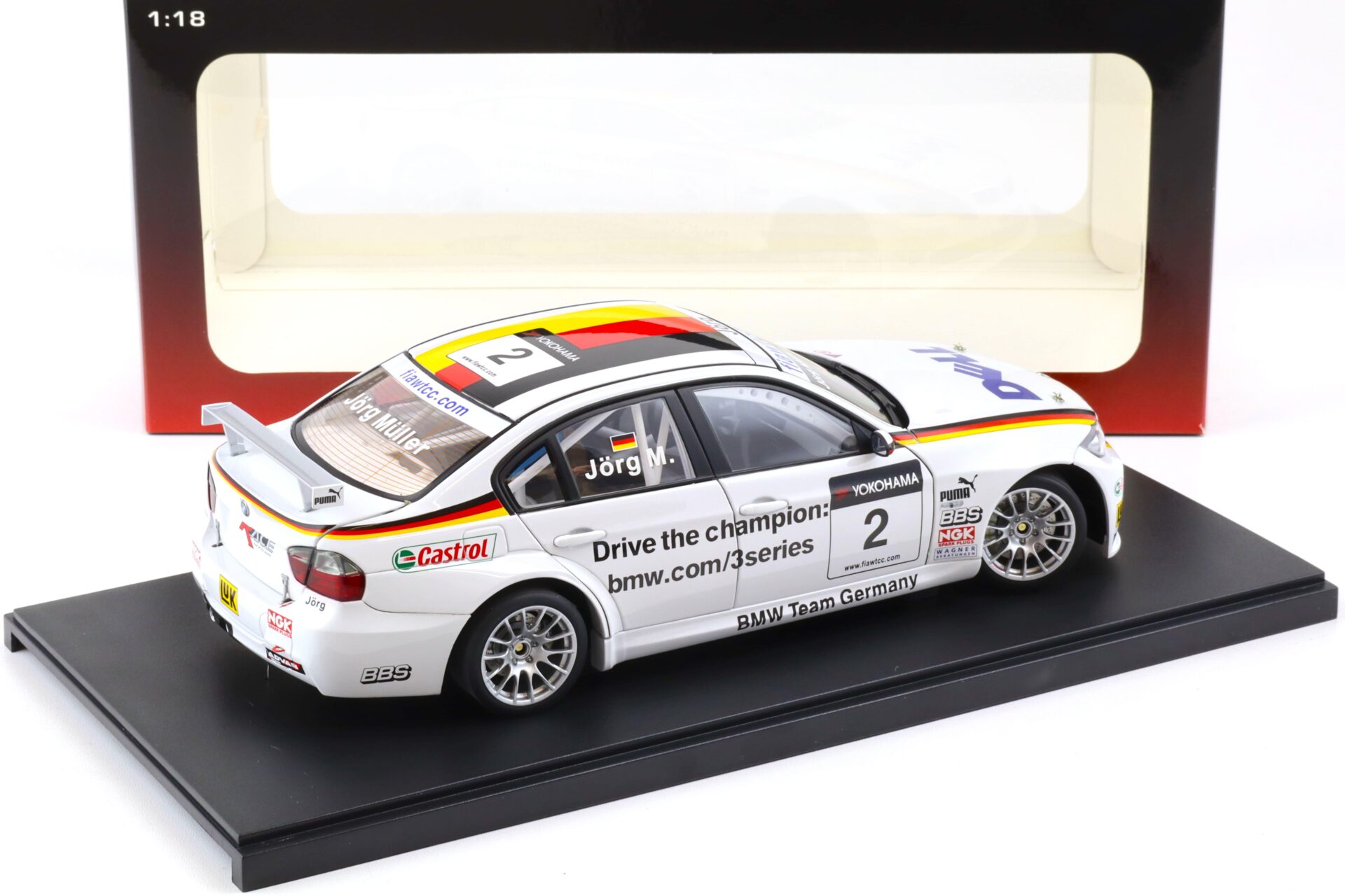 1:18 AUTOart BMW 320Si WTCC 2007 Team Germany #2 J.Müller 80747