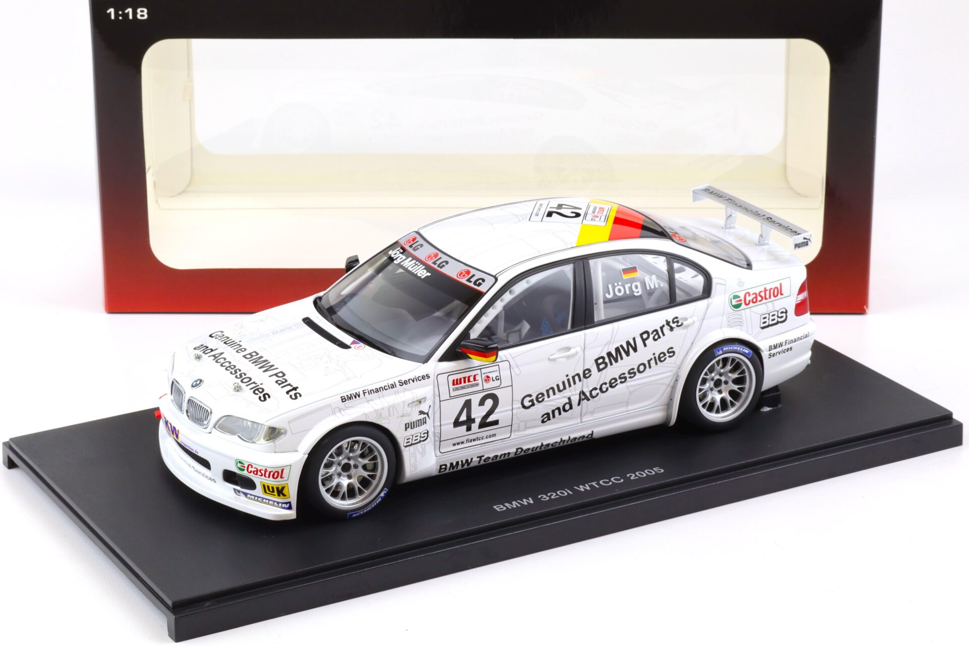 1:18 AUTOart BMW 320i (E46) WTCC 2005 J.Müller #42 BMW Parts 80542