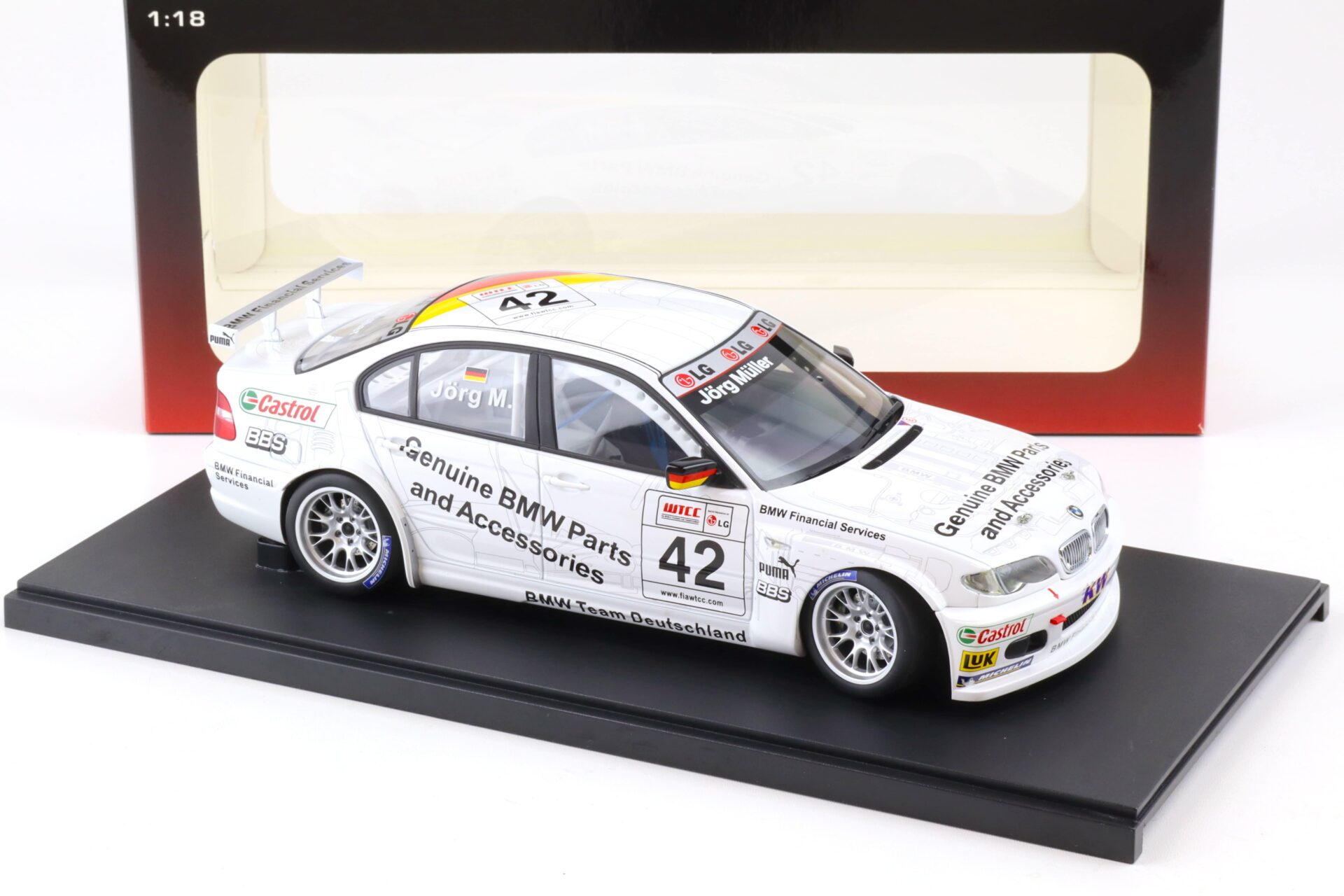 1:18 AUTOart BMW 320i (E46) WTCC 2005 J.Müller #42 BMW Parts 80542