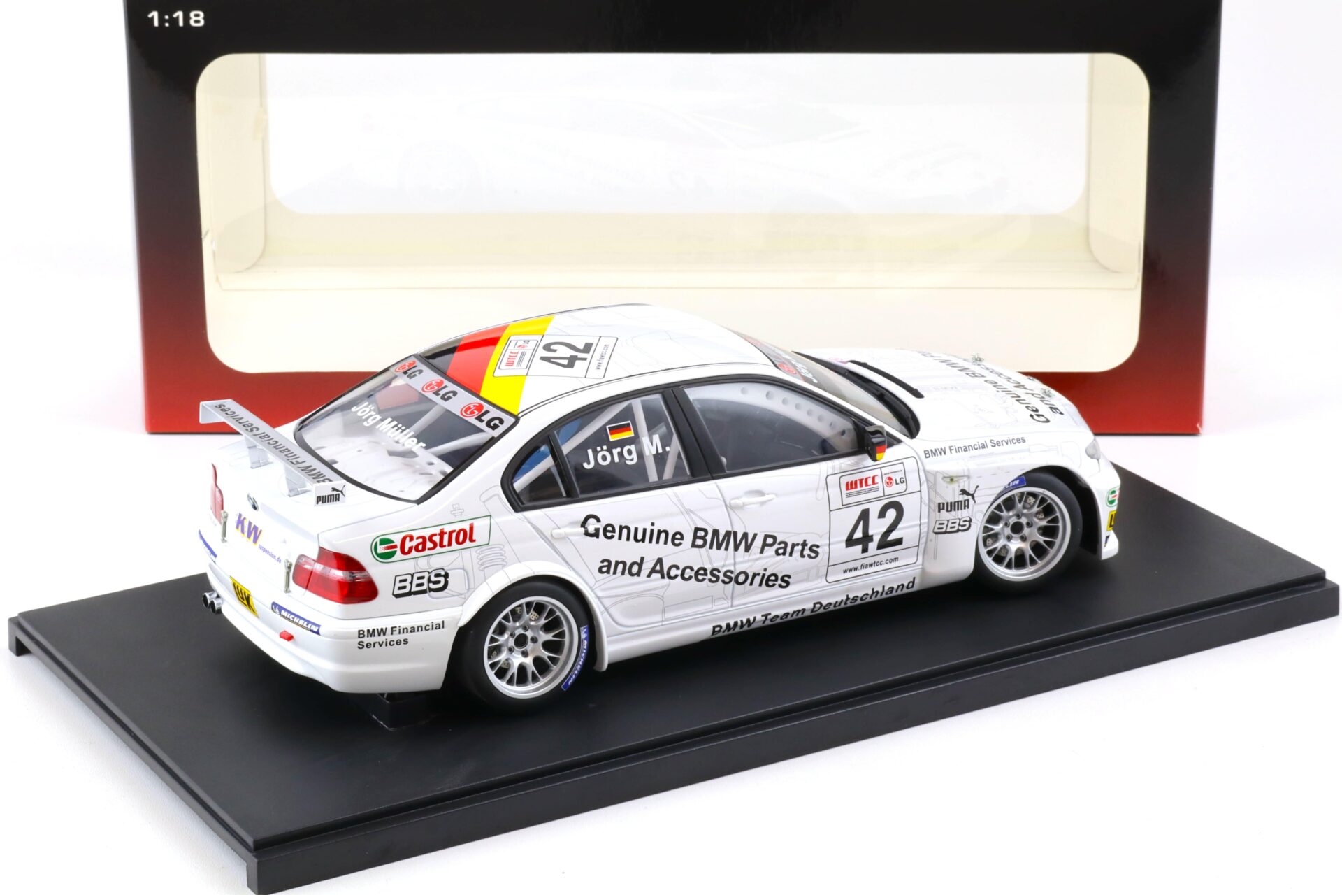 1:18 AUTOart BMW 320i (E46) WTCC 2005 J.Müller #42 BMW Parts 80542