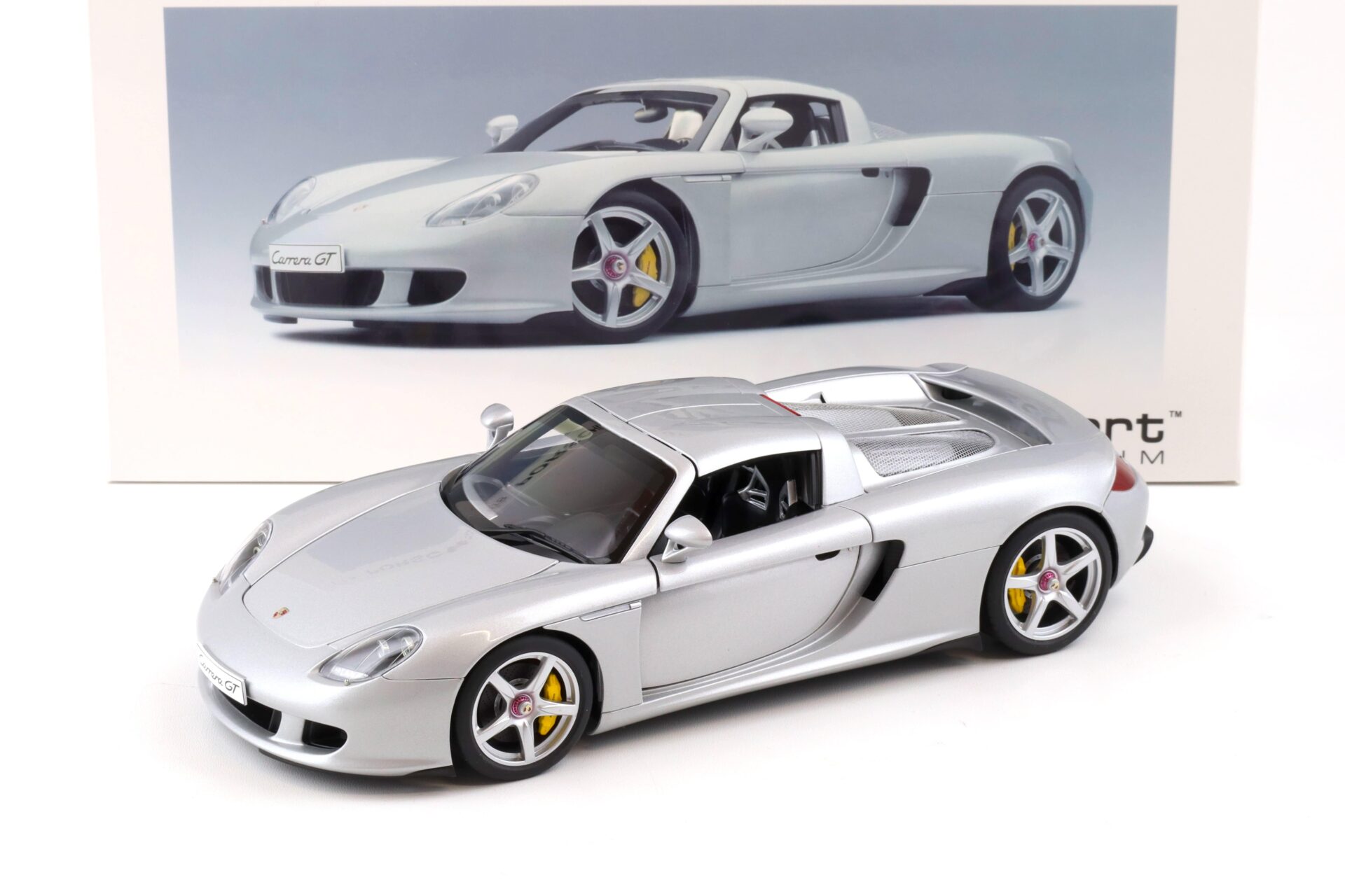 1:18 AUTOart Porsche Carrera GT 2003 silver 78046