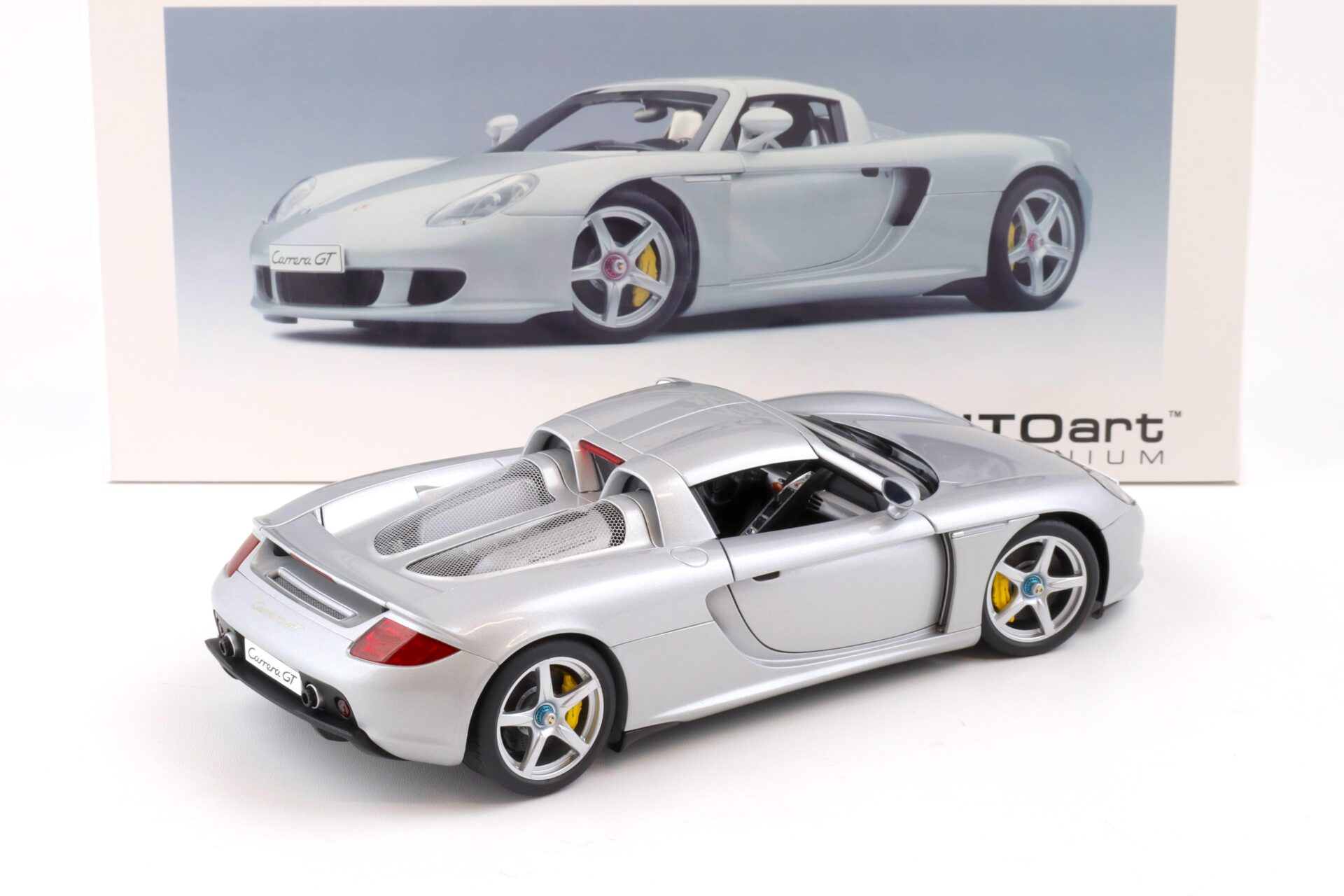 1:18 AUTOart Porsche Carrera GT 2003 silver 78046