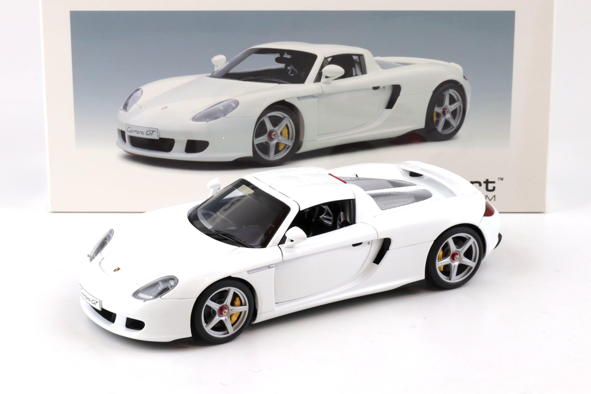 1:18 AUTOart Porsche Carrera GT 2003 white 78045