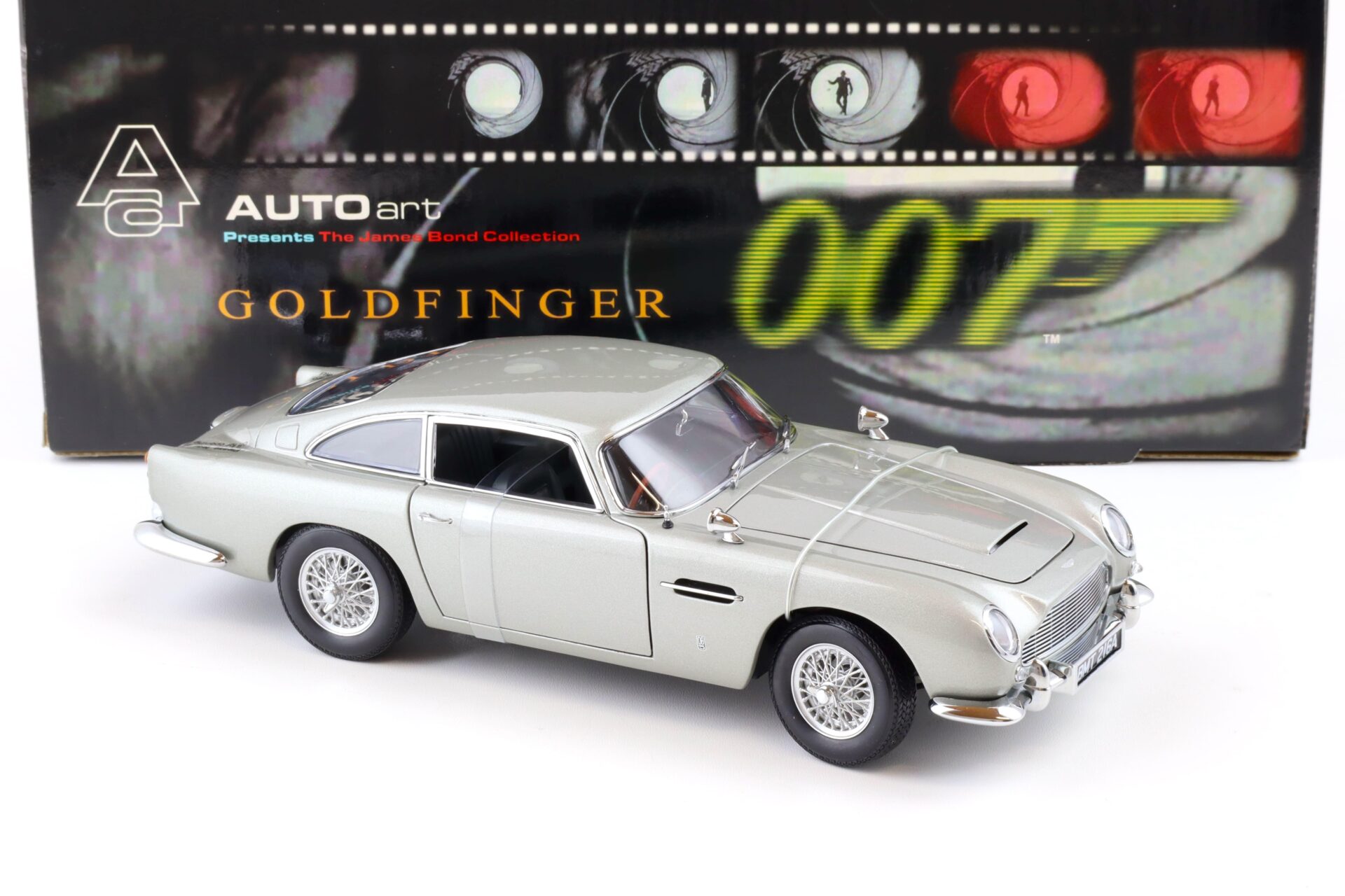 1:18 AUTOart Aston Martin DB5 RHD James Bond 007 Goldfinger silver- grey 70020