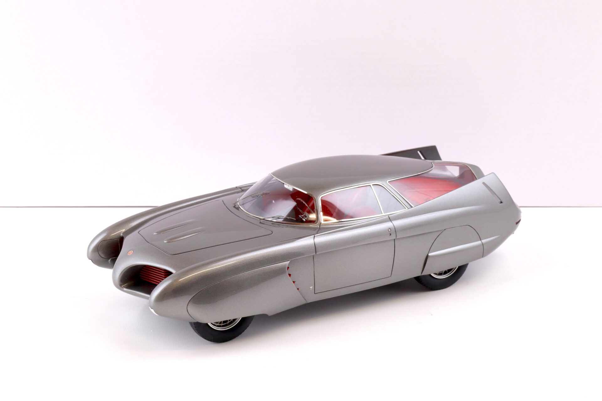 ID 83705 orig.jpg 1:18 Matrix Alfa Romeo B.A.T. 5 grey metallic 1953