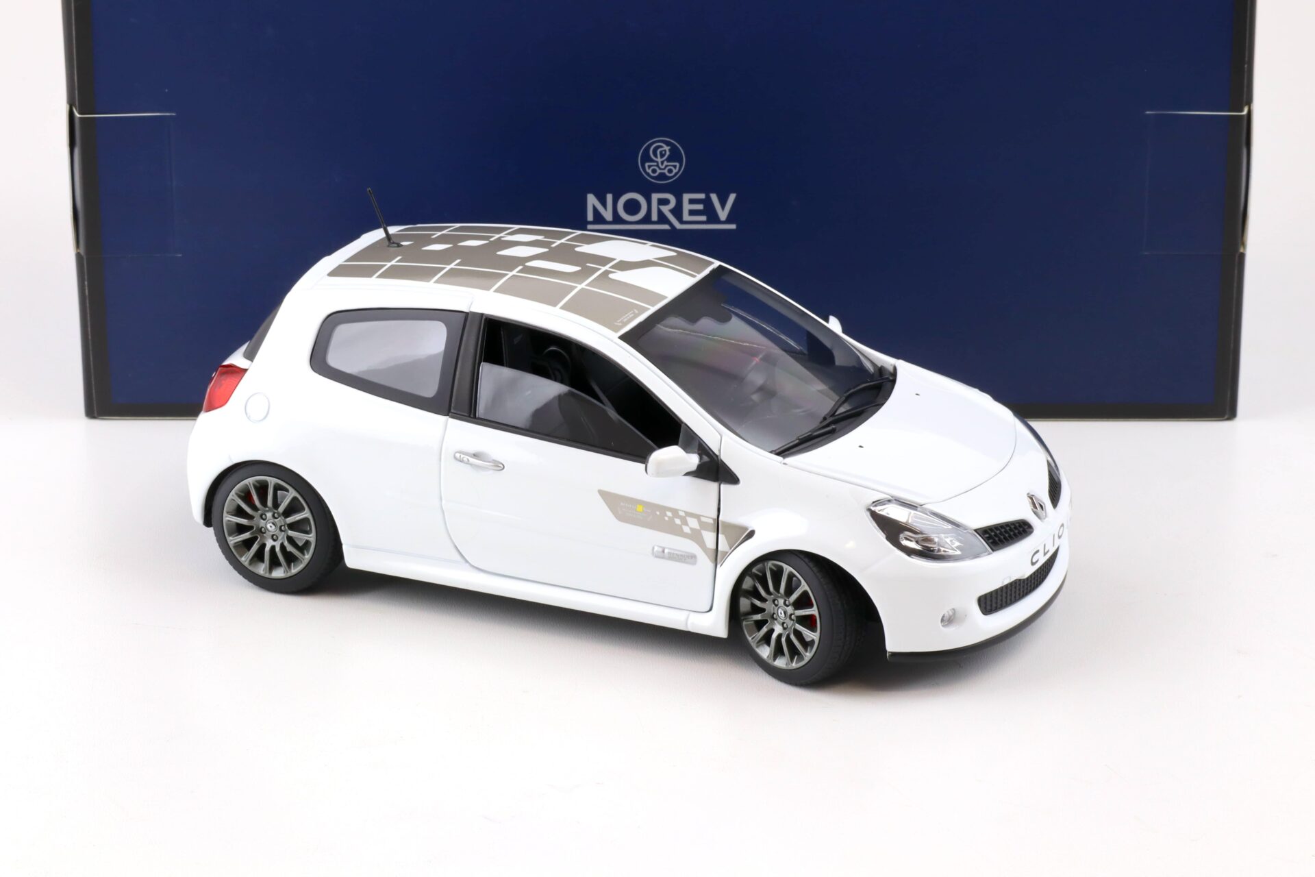 1:18 Norev Renault Clio 3 RS F1 Team 2007 Glacier white - Limited 300 pcs.