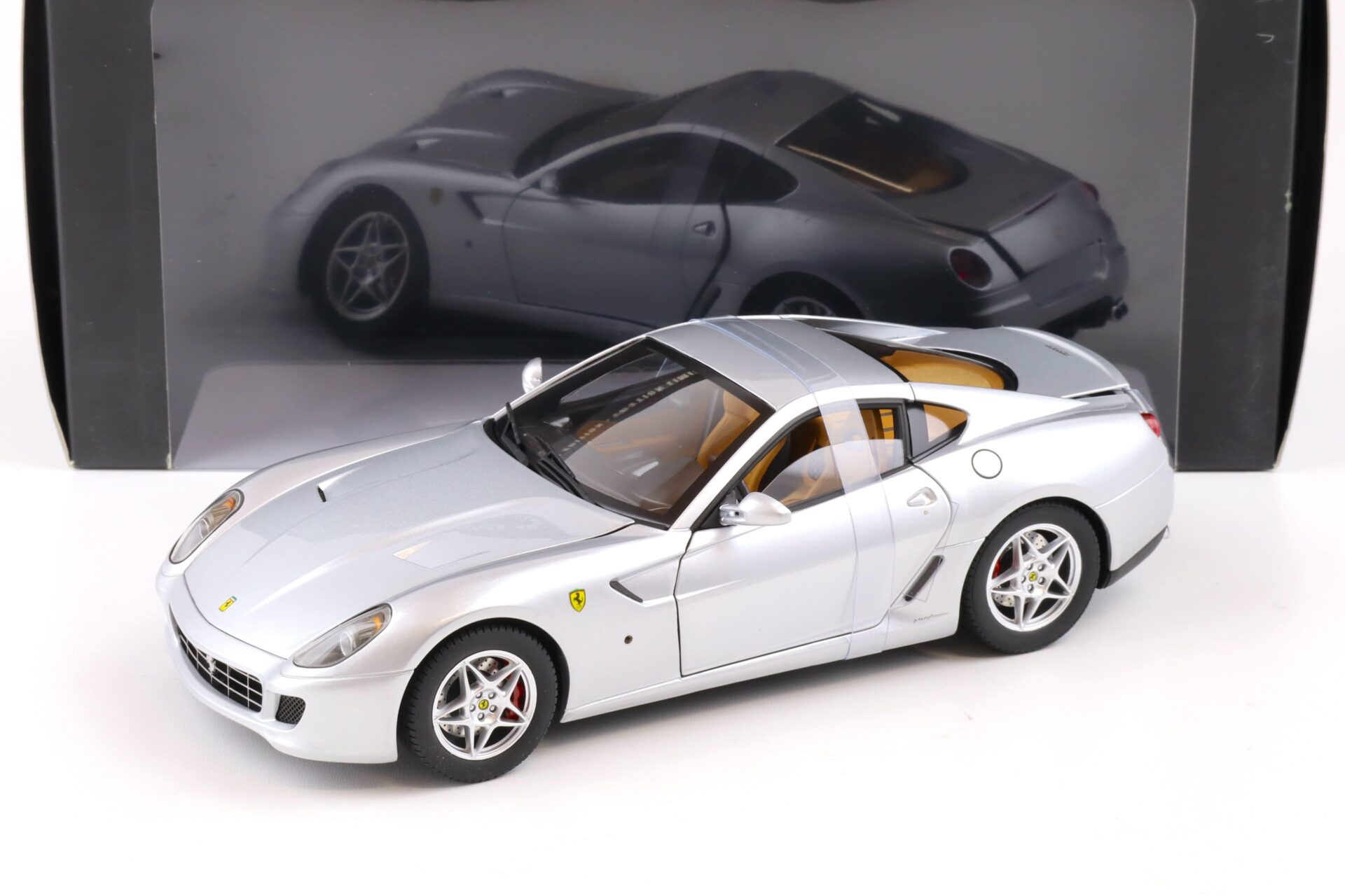 1:18 Hot Wheels Elite Ferrari 599 GTB Fiorano Coupe silver metallic