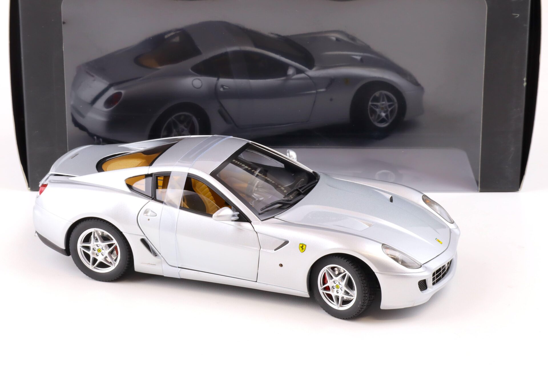 1:18 Hot Wheels Elite Ferrari 599 GTB Fiorano Coupe silver metallic