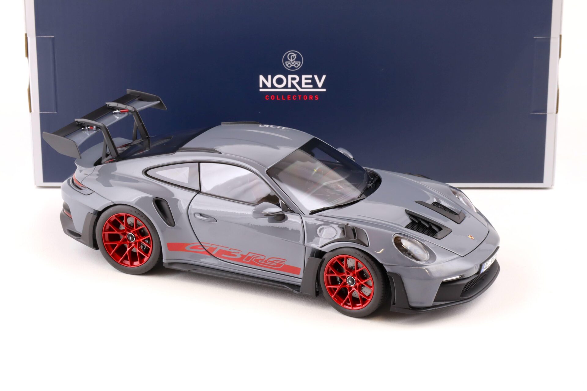 1:18 Norev Porsche 911 (992) GT3 RS Coupe 2022 Arctic grey/ pyro red