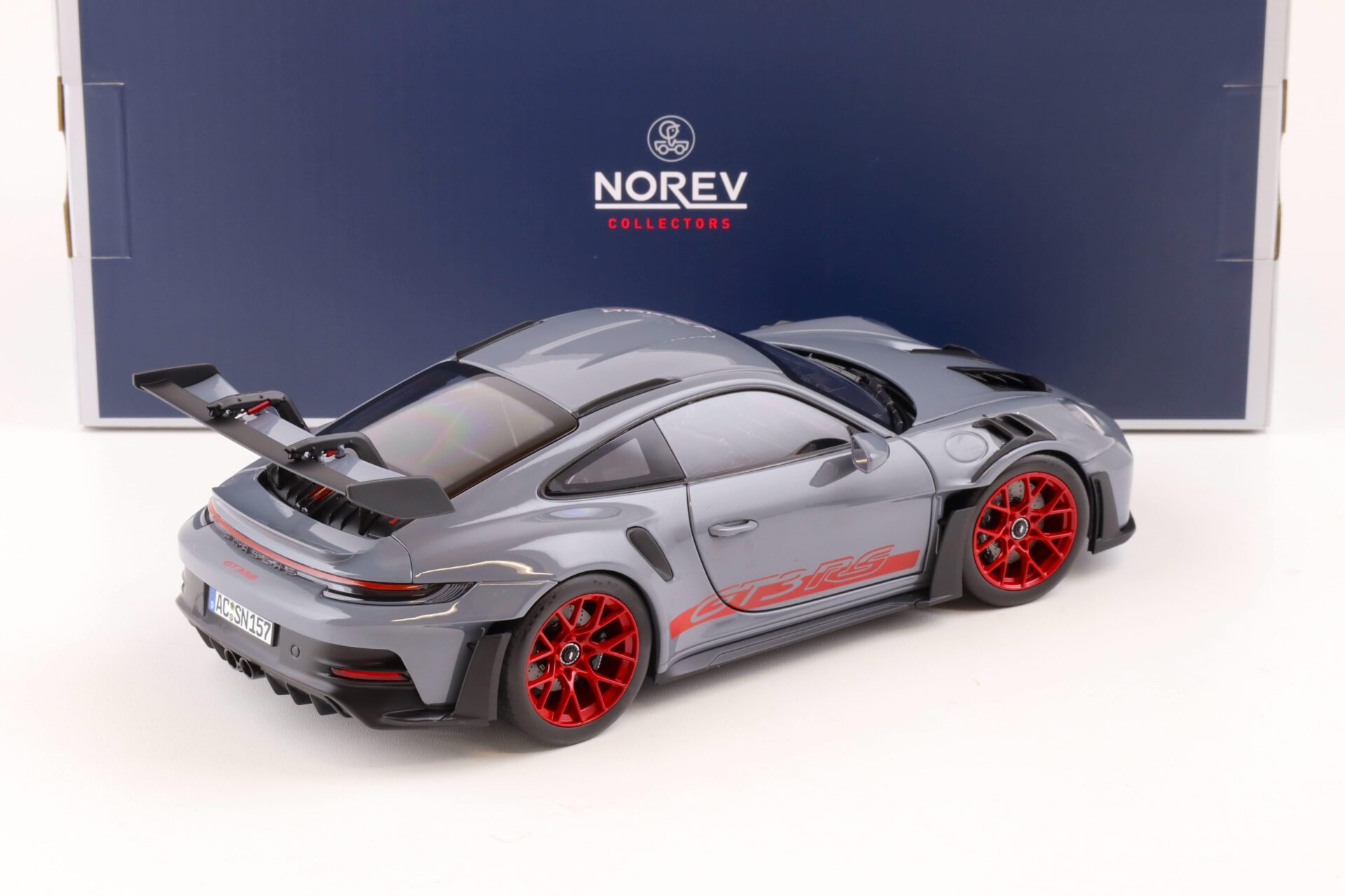 1:18 Norev Porsche 911 (992) GT3 RS Coupe 2022 Arctic grey/ pyro red