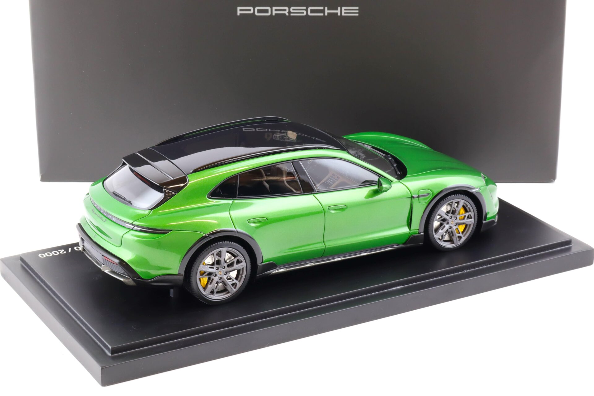1:18 Minichamps Porsche Taycan Turbo S Cross Turismo mamba green WAP DEALER