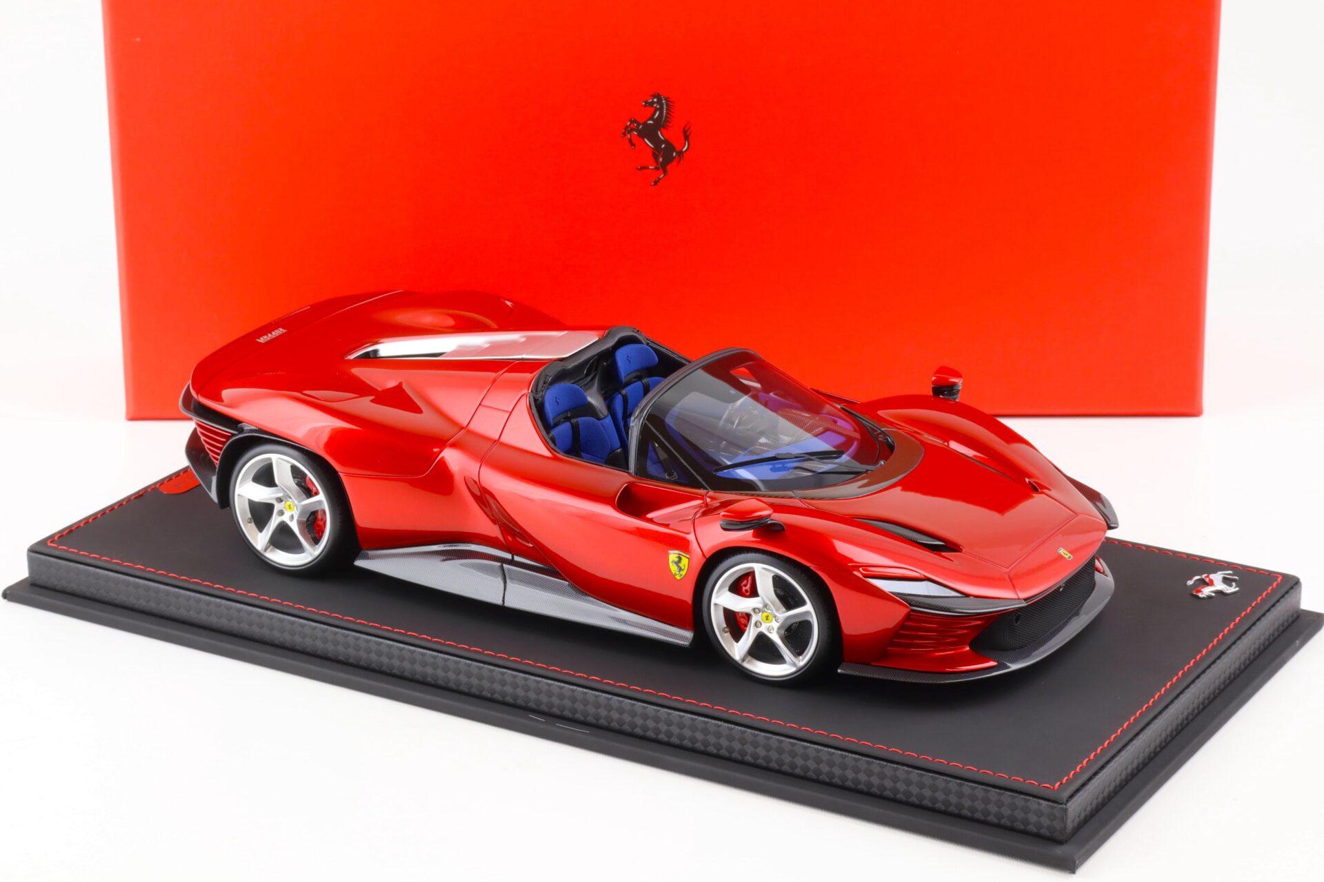 1:18 BBR Ferrari SP3 Daytona Rosso Magma red with display - Limited 48 pcs.