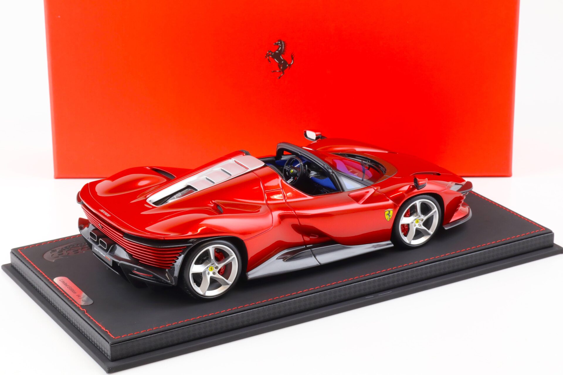 1:18 BBR Ferrari SP3 Daytona Rosso Magma red with display - Limited 48 pcs.