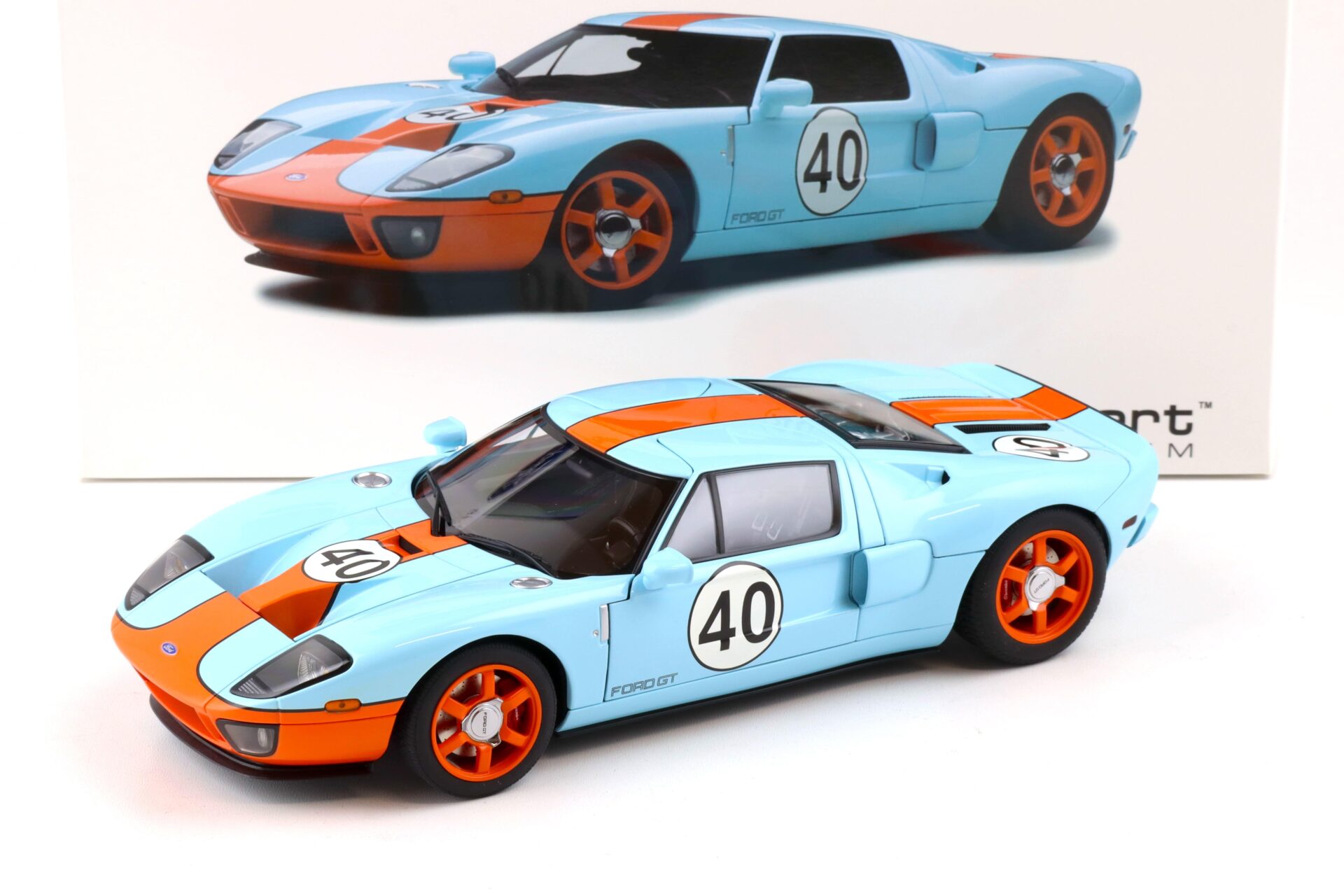 1:18 AUTOart Ford GT 2004 blue/ orange stripes #40 GULF Livery