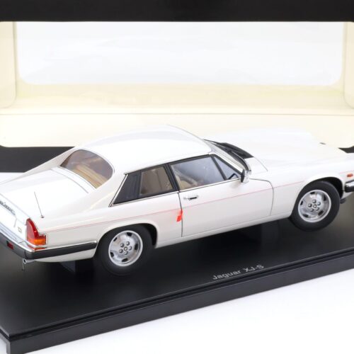 1:18 AUTOart Jaguar XJ-S Coupe white 73576 - Image 3