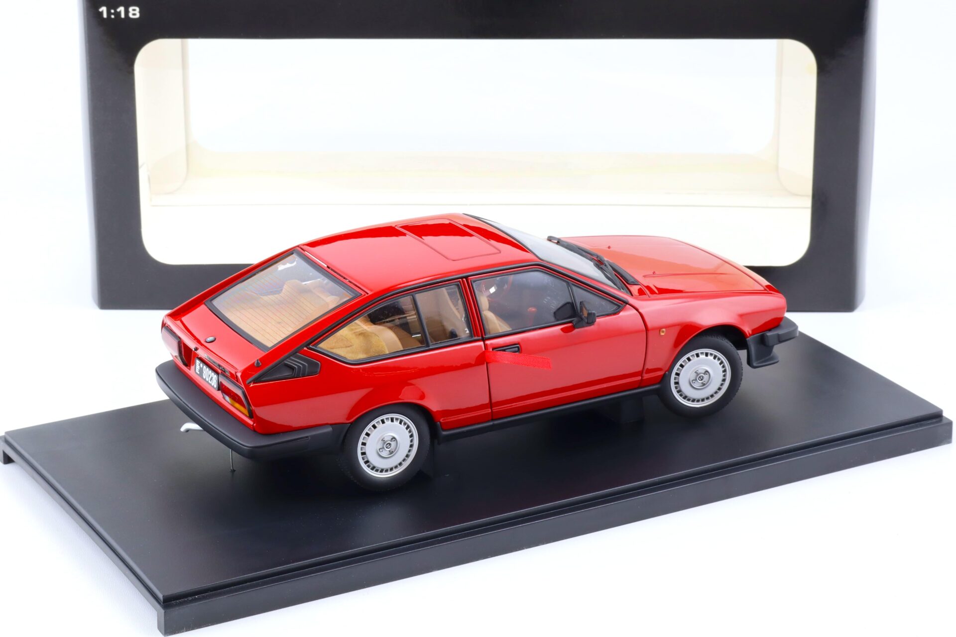 1:18 AUTOart Alfa Romeo Alfetta GTV 2.0 - 1980 red 70146