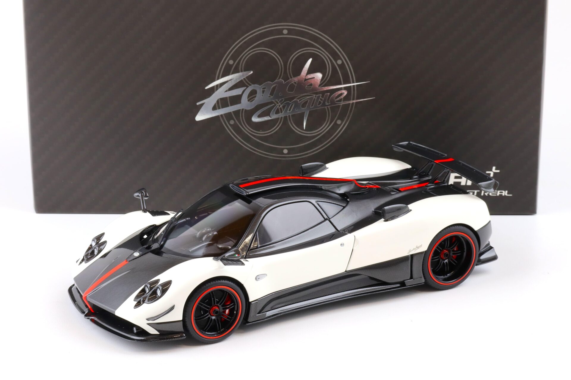 1:18 Almost Real Pagani Zonda Cinque Coupe 2009 Bianco Benny white