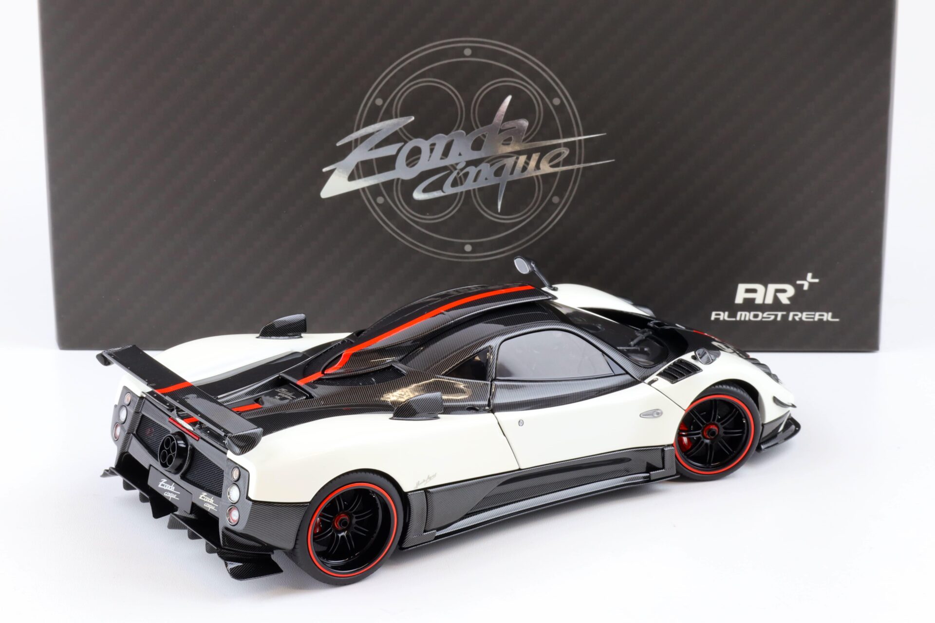1:18 Almost Real Pagani Zonda Cinque Coupe 2009 Bianco Benny white