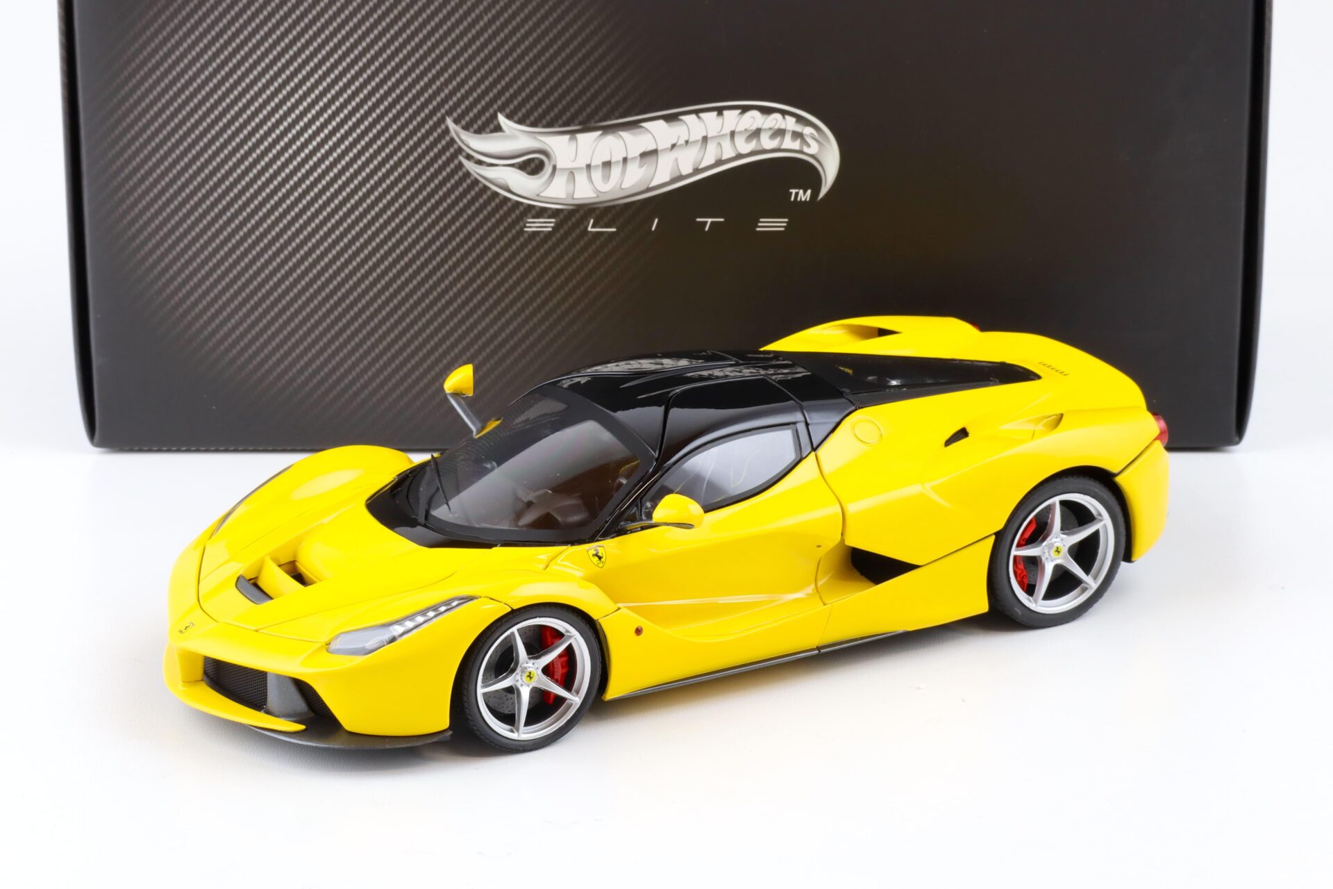 1:18 Hot Wheels Elite Ferrari LaFerrari 2013 yellow BCT81