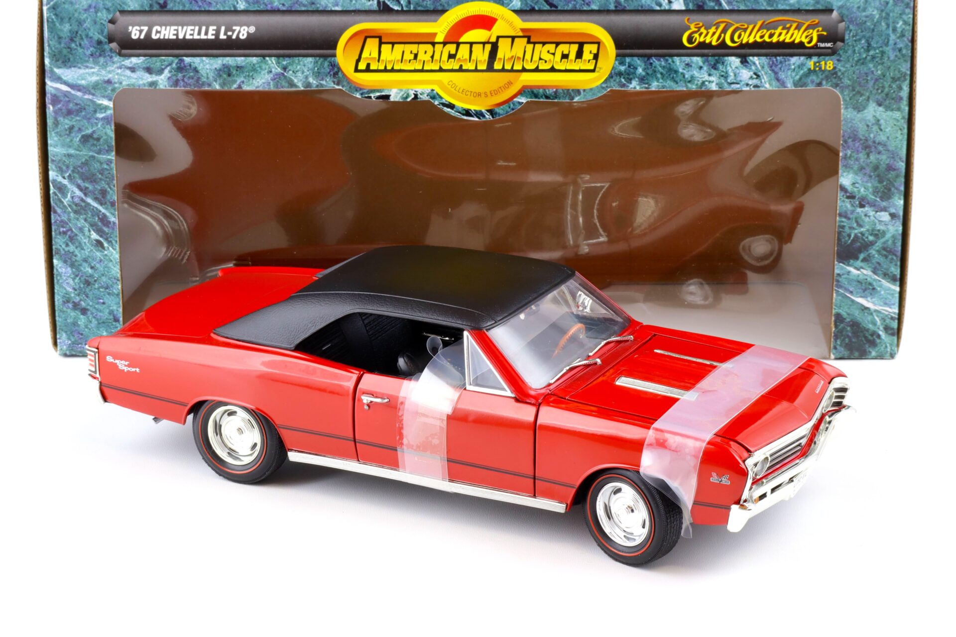 1:18 ERTL 1967 Chevrolet Chevelle L-78 Super Sport red/ vinyl roof