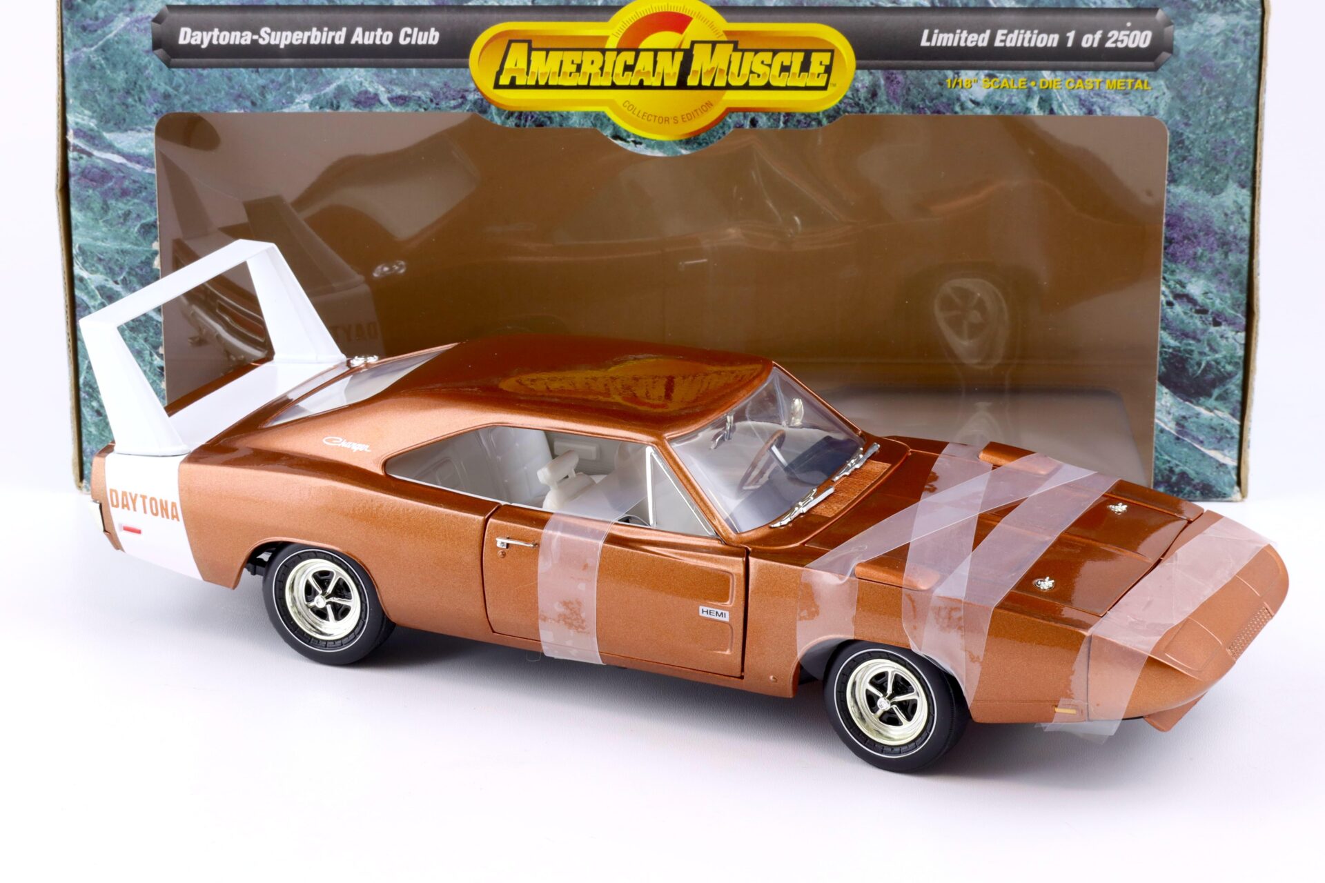 1:18 ERTL Dodge Charger Daytona Superbird Auto Club bronze metallic/ white