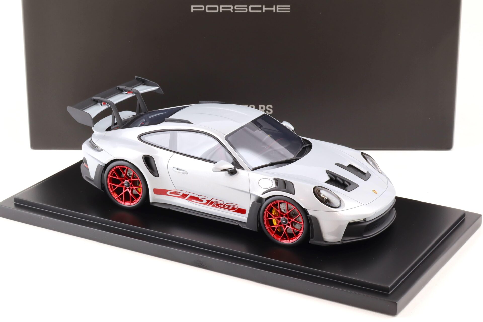 1:18 Spark Porsche 911 (992) GT3 RS ice grey metallic/ pyro red WAP DEALER