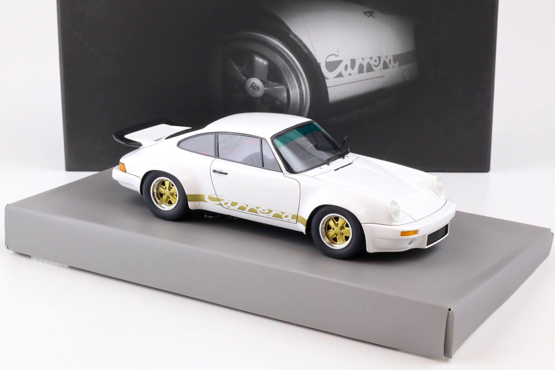 1:18 Spark Porsche 911 Carrera RS 3.0 Coupe 1974 white 18S023
