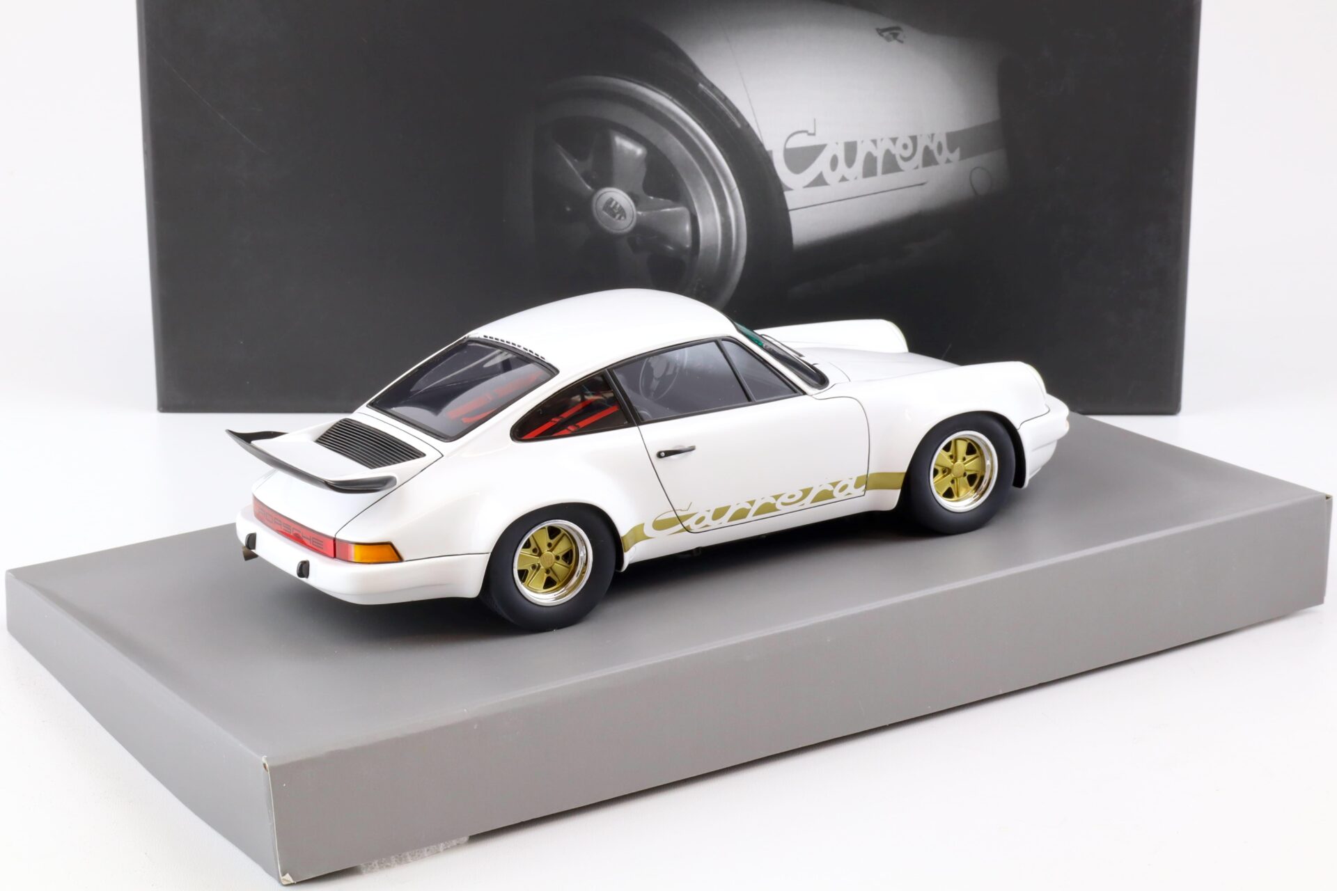 1:18 Spark Porsche 911 Carrera RS 3.0 Coupe 1974 white 18S023