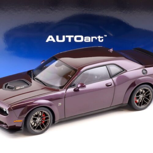 1:18 AUTOart Dodge Challenger R/T Scat Pack Widebody 2022 Hellraisin 71771