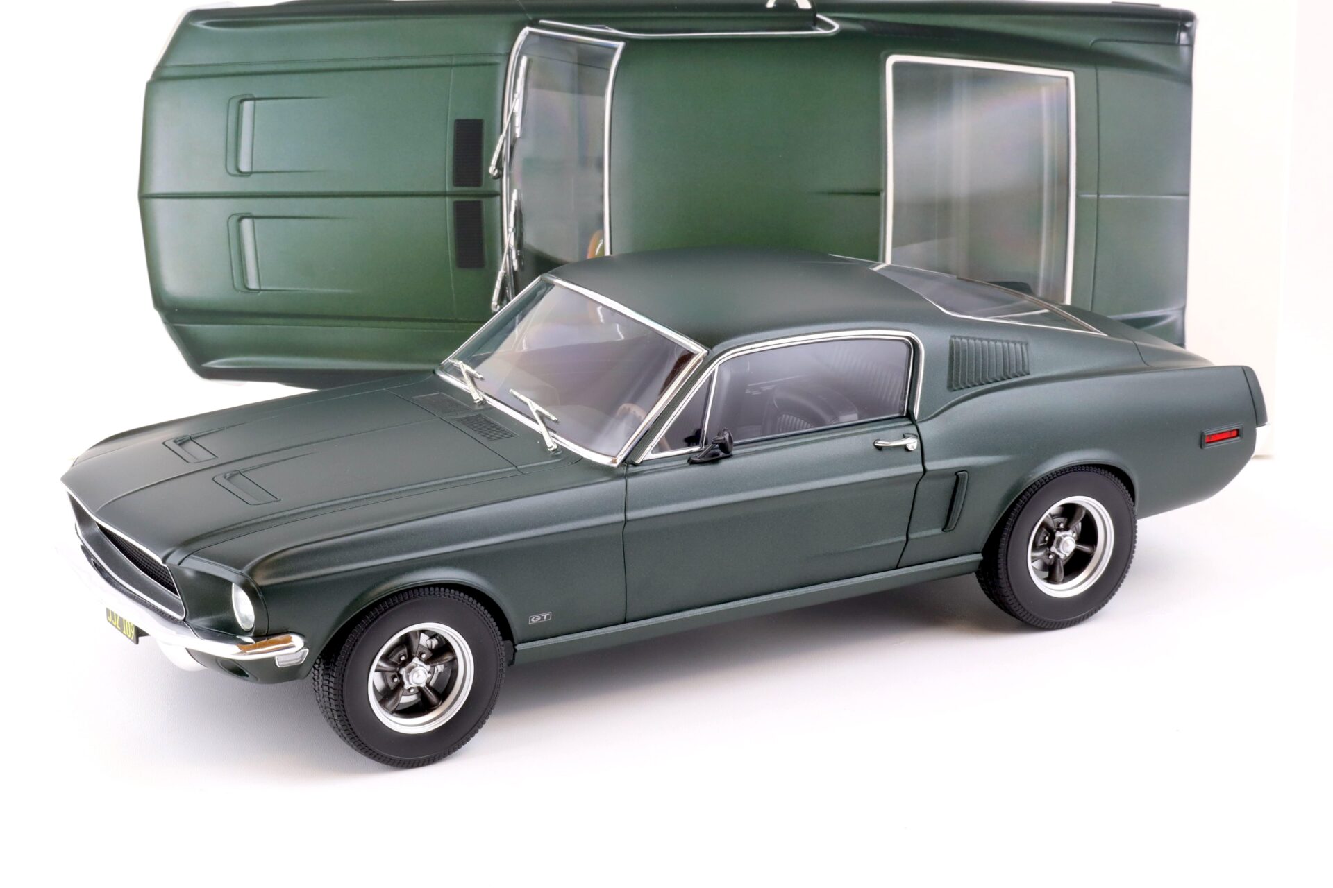 1:12 Norev Ford Mustang Fastback Coupe 1968 Satin green metallic 122702