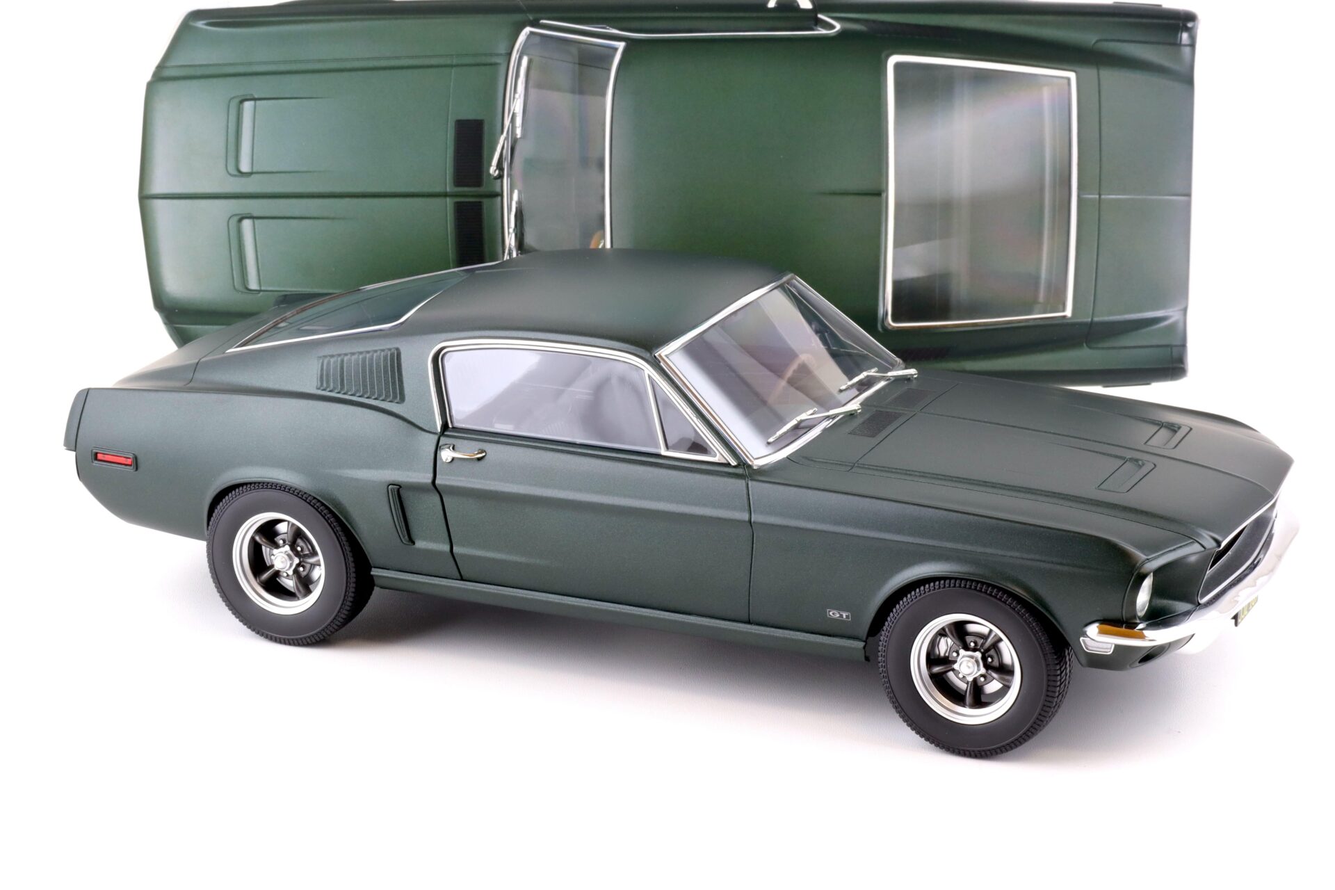 1:12 Norev Ford Mustang Fastback Coupe 1968 Satin green metallic 122702
