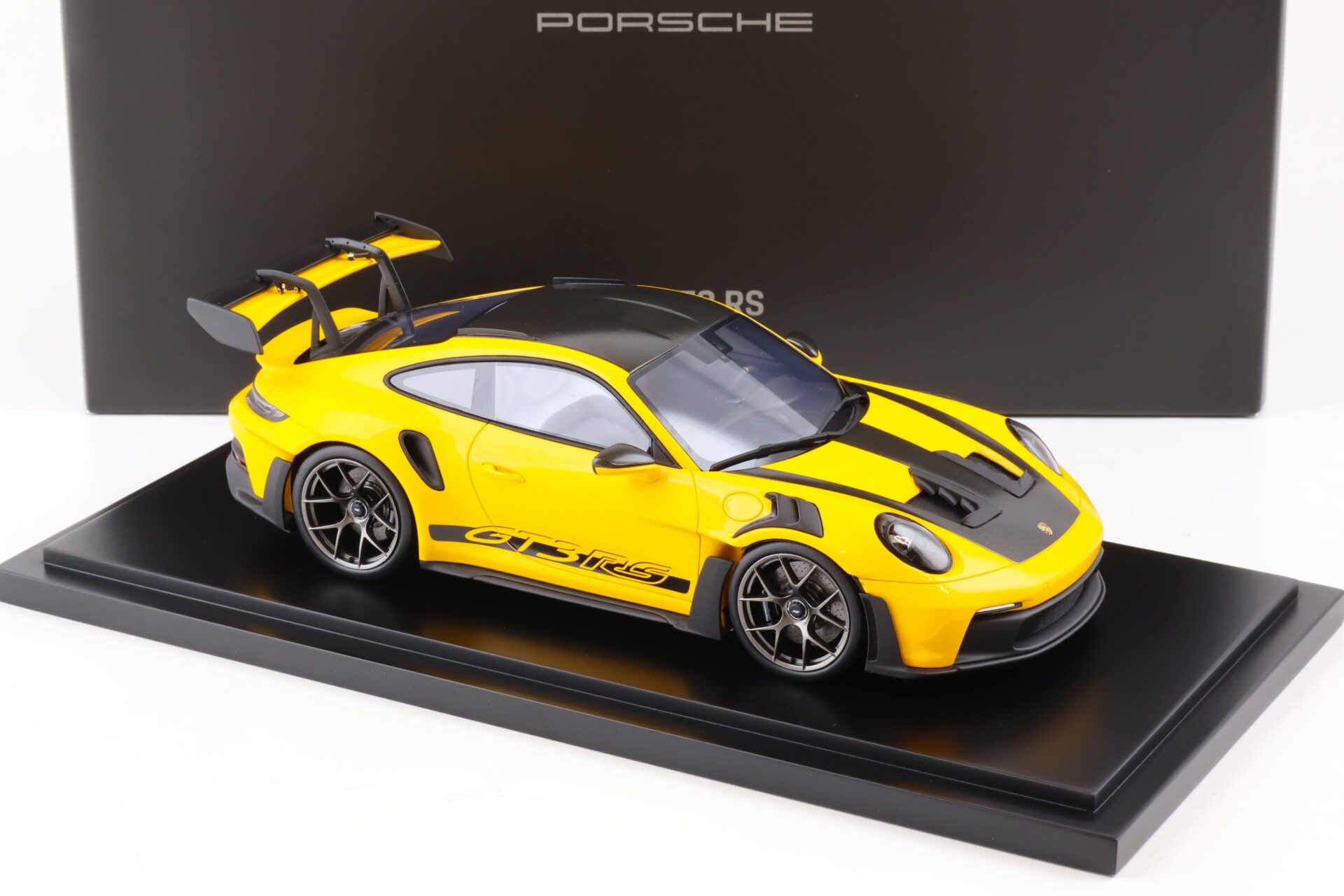 1:18 Spark Porsche 911 (992) GT3 RS Weissach Package Signal yellow WAP DEALER