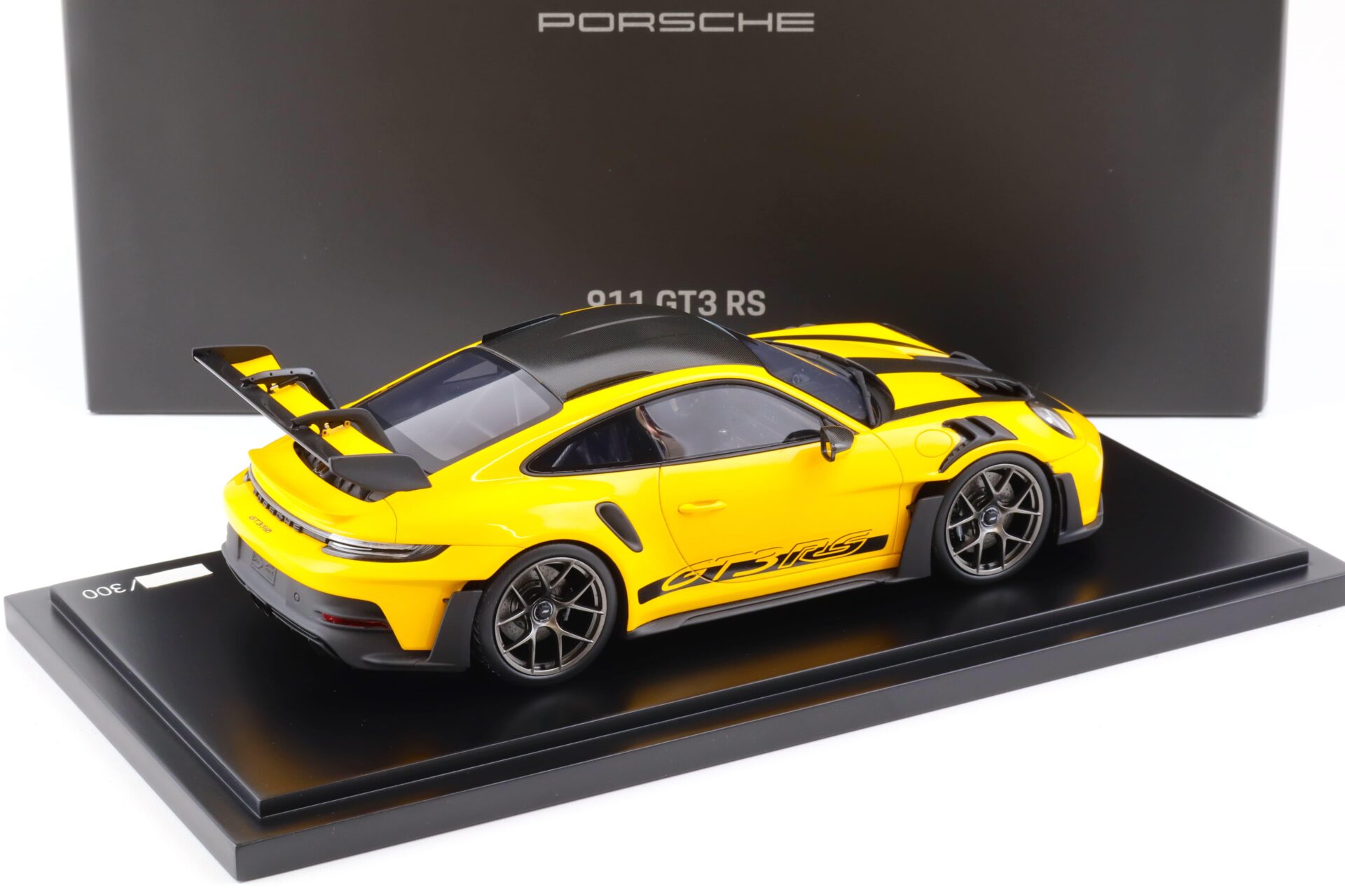 1:18 Spark Porsche 911 (992) GT3 RS Weissach Package Signal yellow WAP DEALER