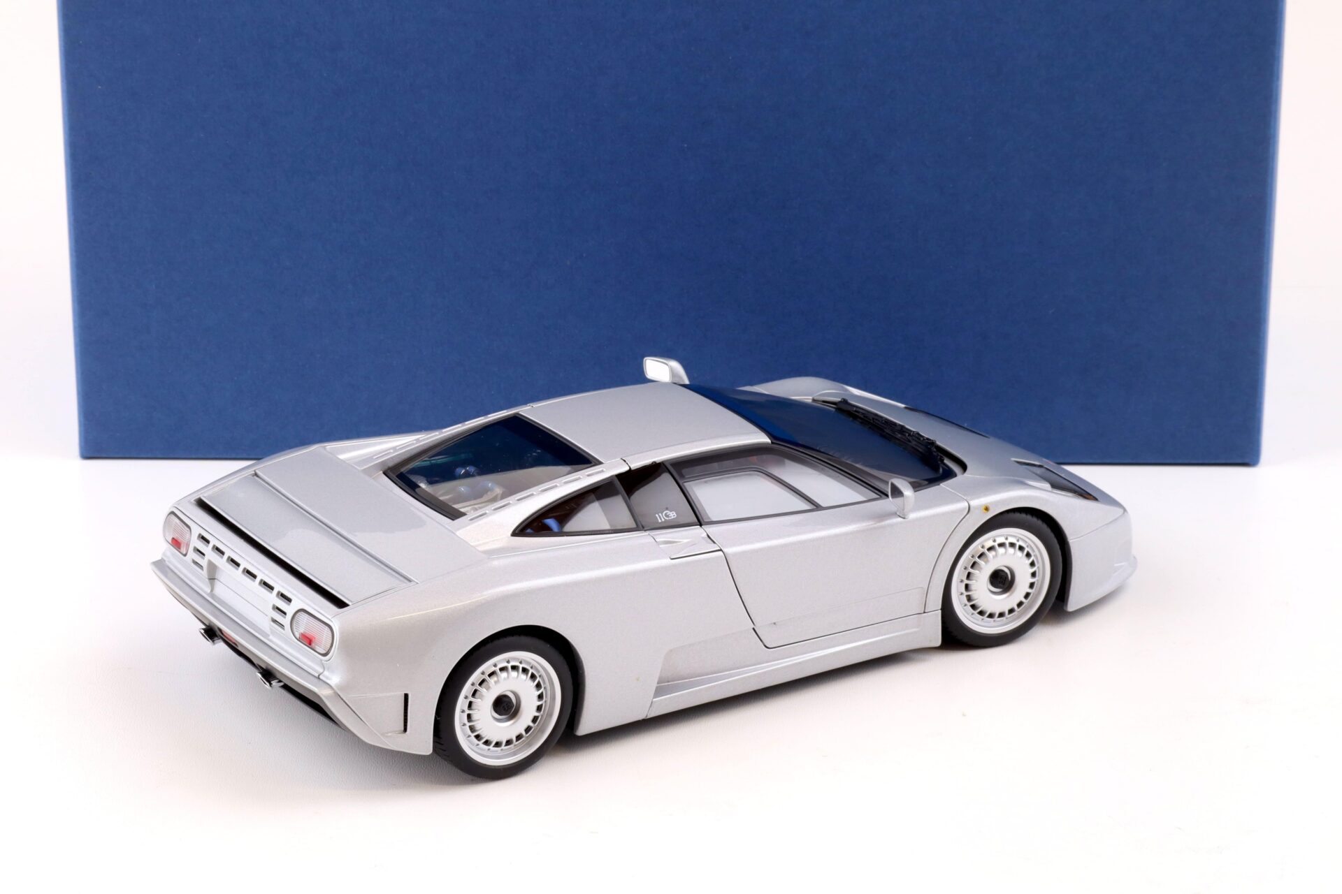 1:18 AUTOart Bugatti EB110 GT 1991 silver metallic Diecast 70979