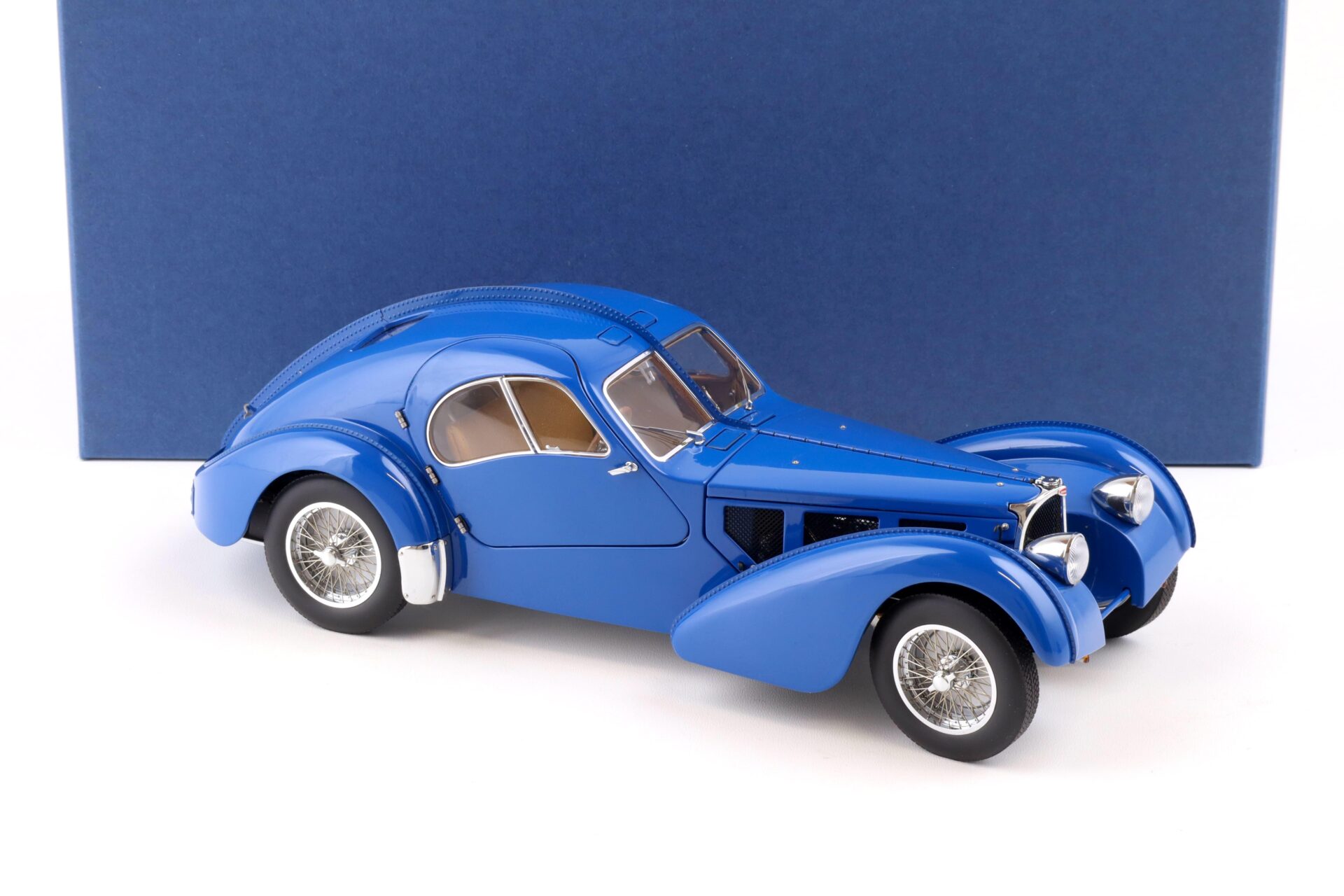 1:18 AUTOart Bugatti 57S Atlantic 1938 blue/ with metal wire spoke wheels 70943