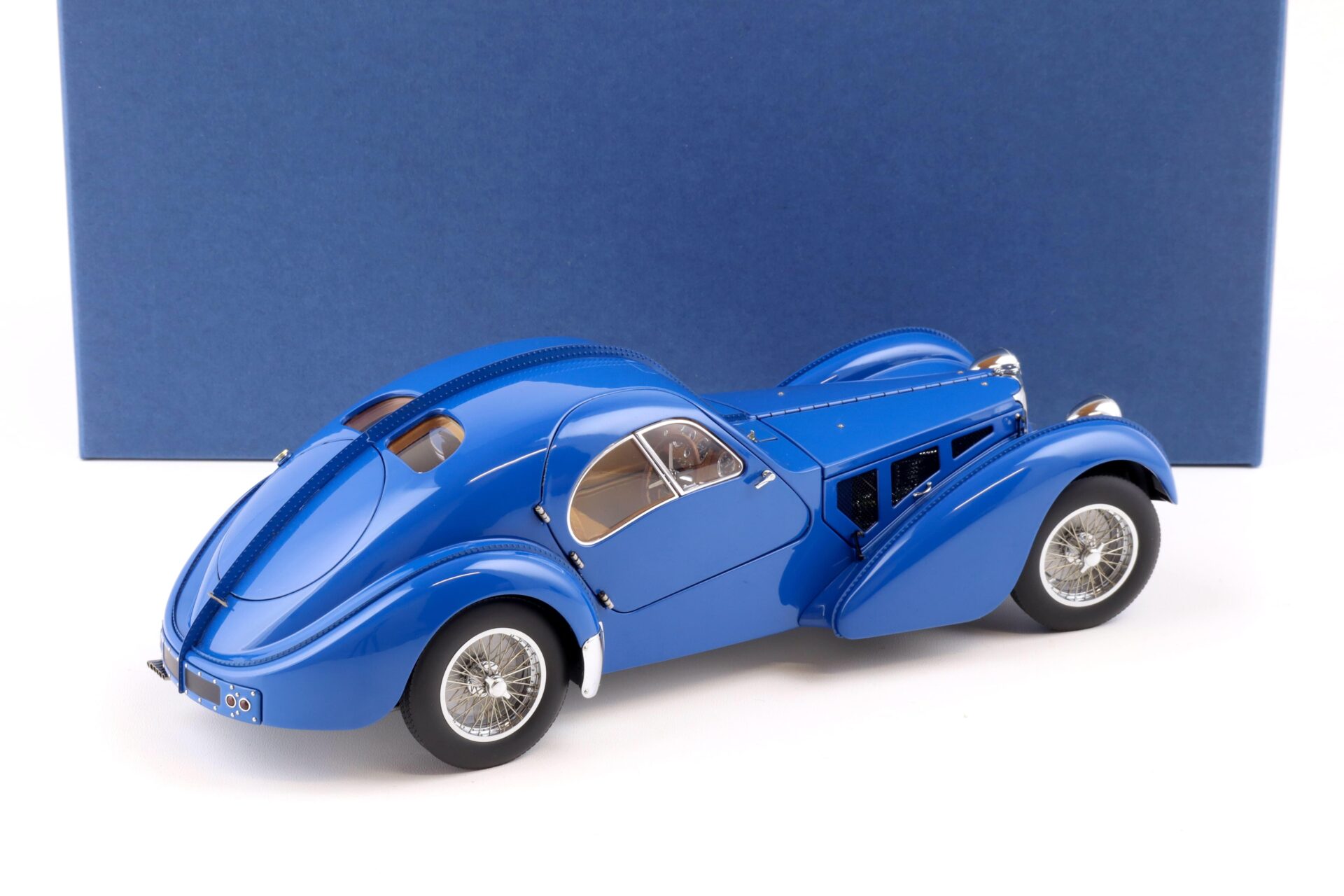 1:18 AUTOart Bugatti 57S Atlantic 1938 blue/ with metal wire spoke wheels 70943