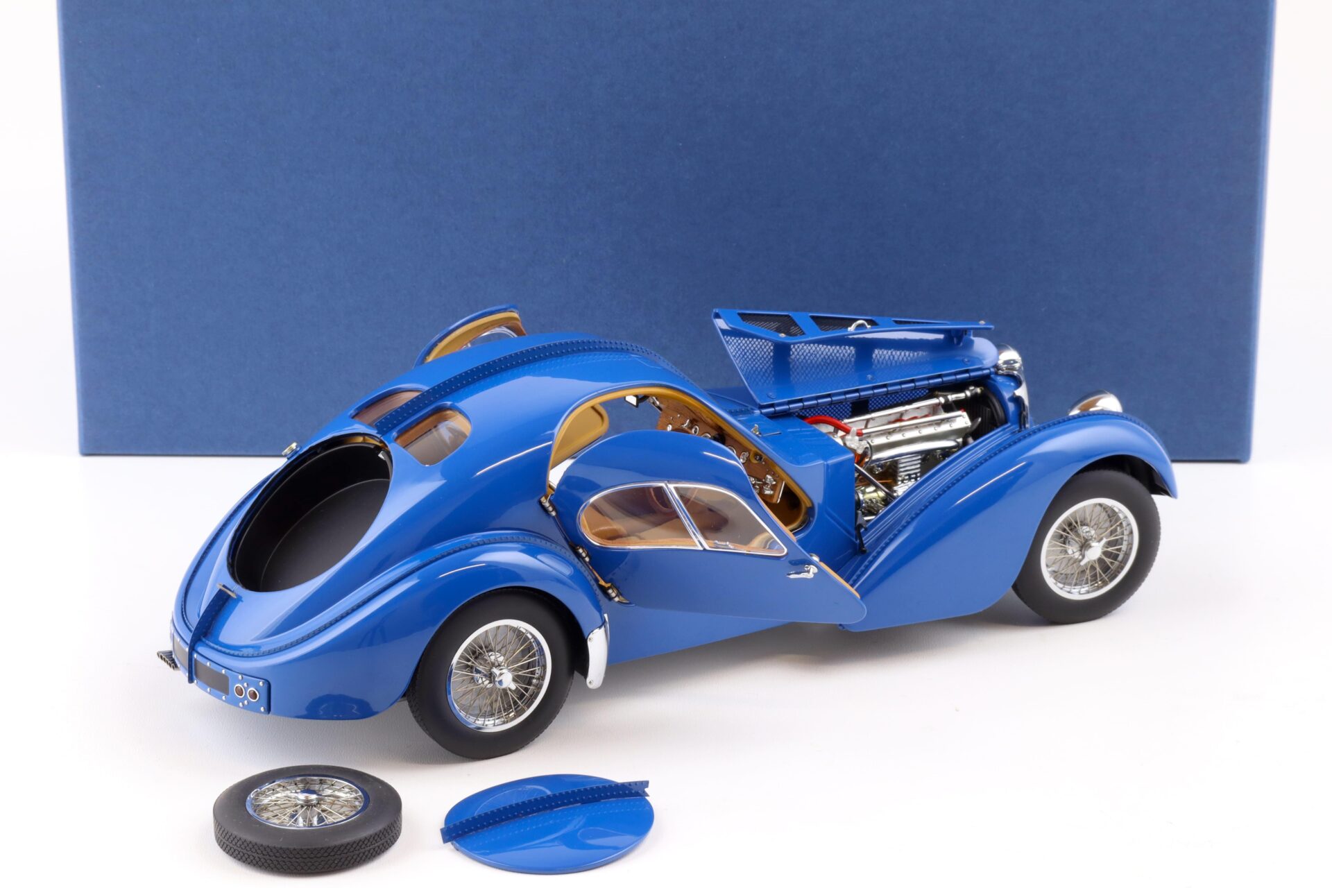 1:18 AUTOart Bugatti 57S Atlantic 1938 blue/ with metal wire spoke wheels 70943