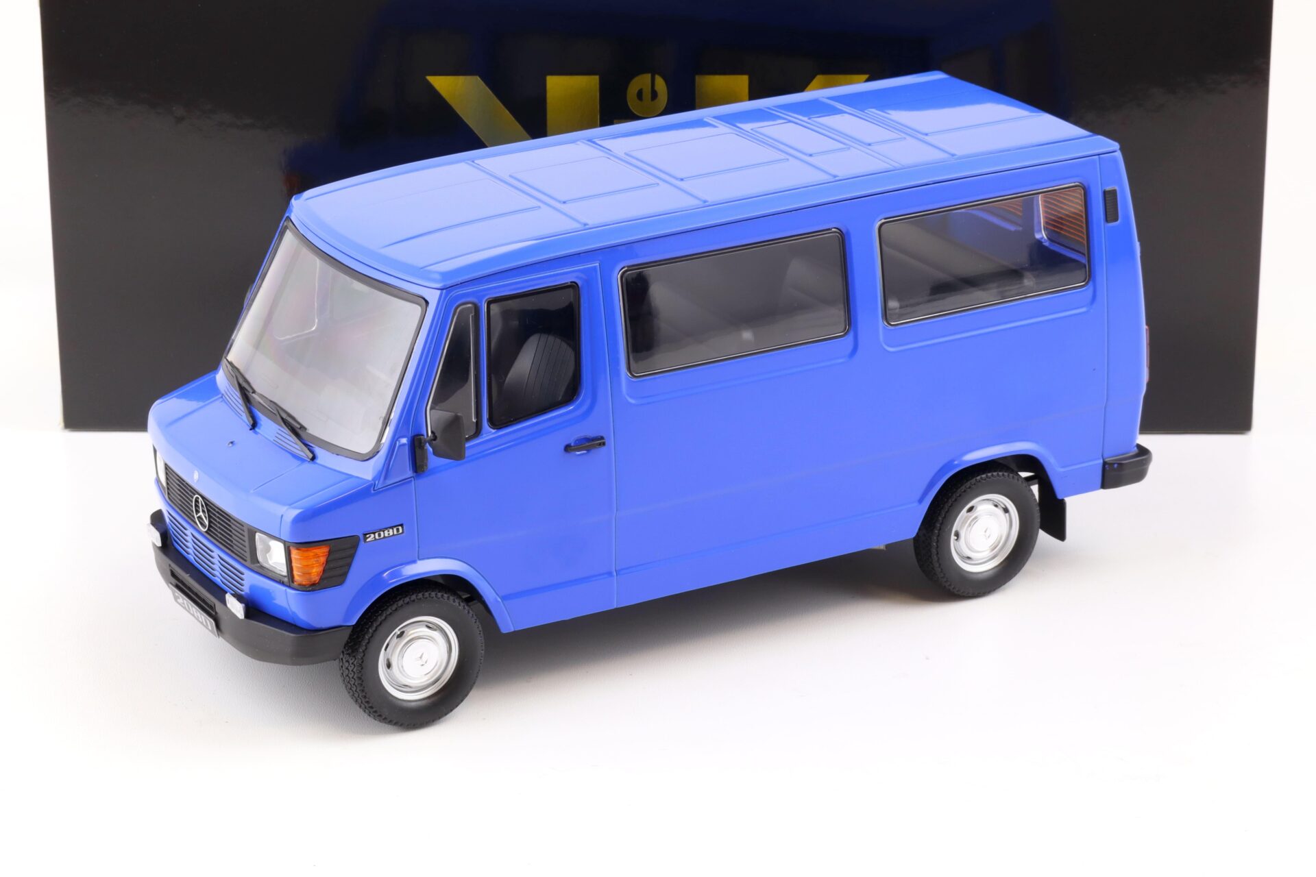 ID 84646 orig.jpg 1:18 KK-Scale Mercedes 208D Bus Van Kastenwagen blue