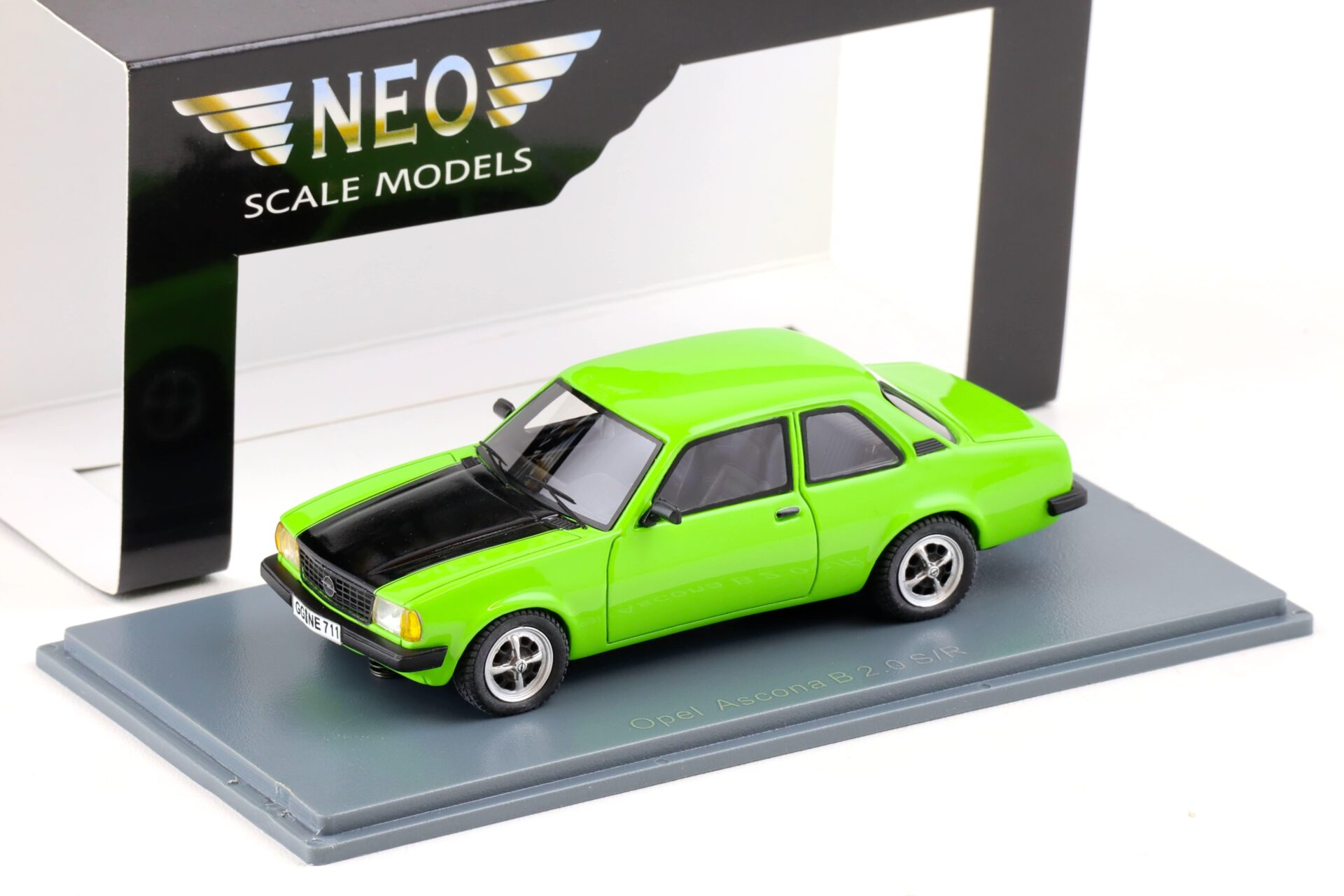 ID 84694 orig.jpg 1:43 NEO Opel Ascona B 2.0 S/R 1980 green/ black 43711